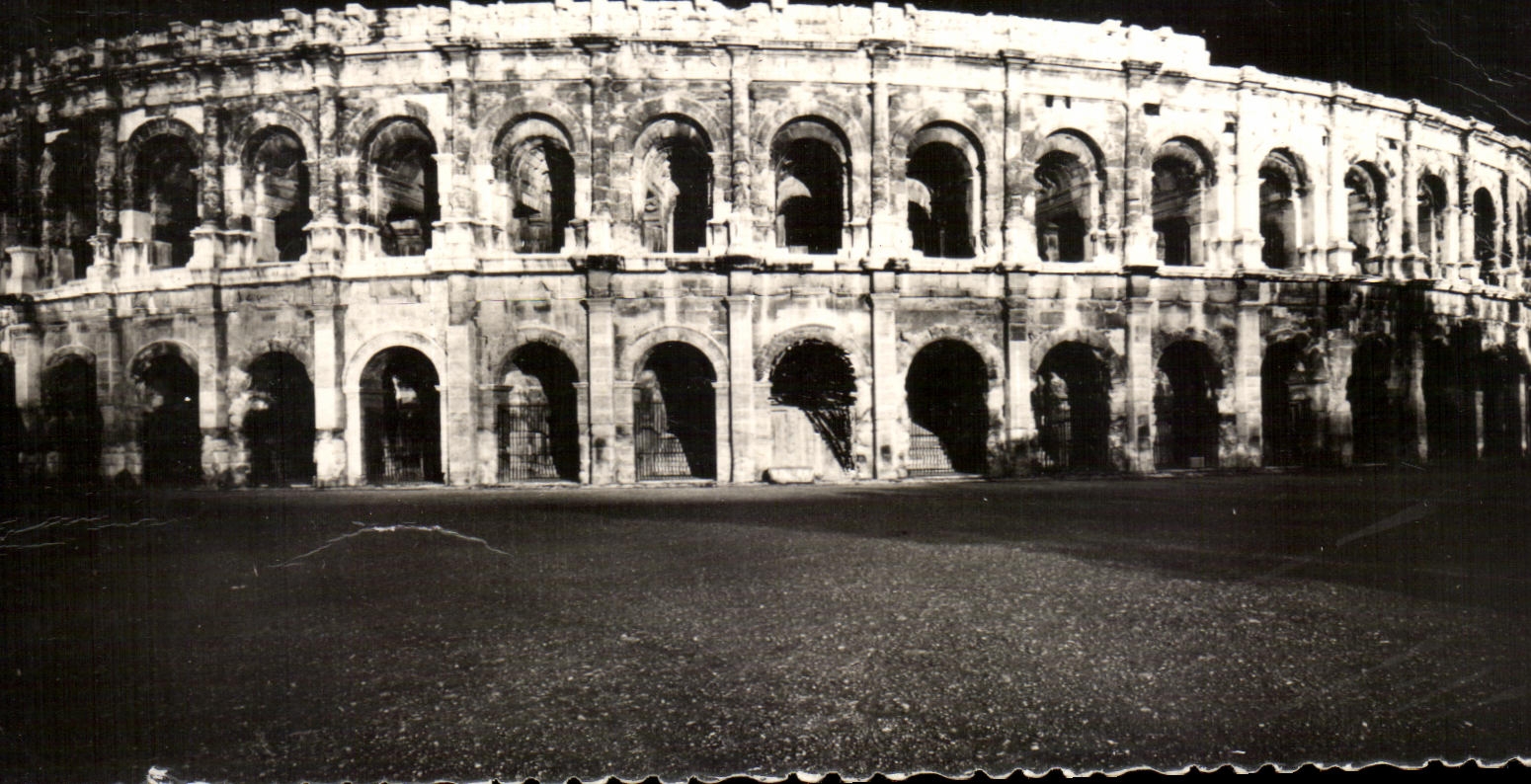 CPA Nimes Les Arenes Romaines Vues La Nuit