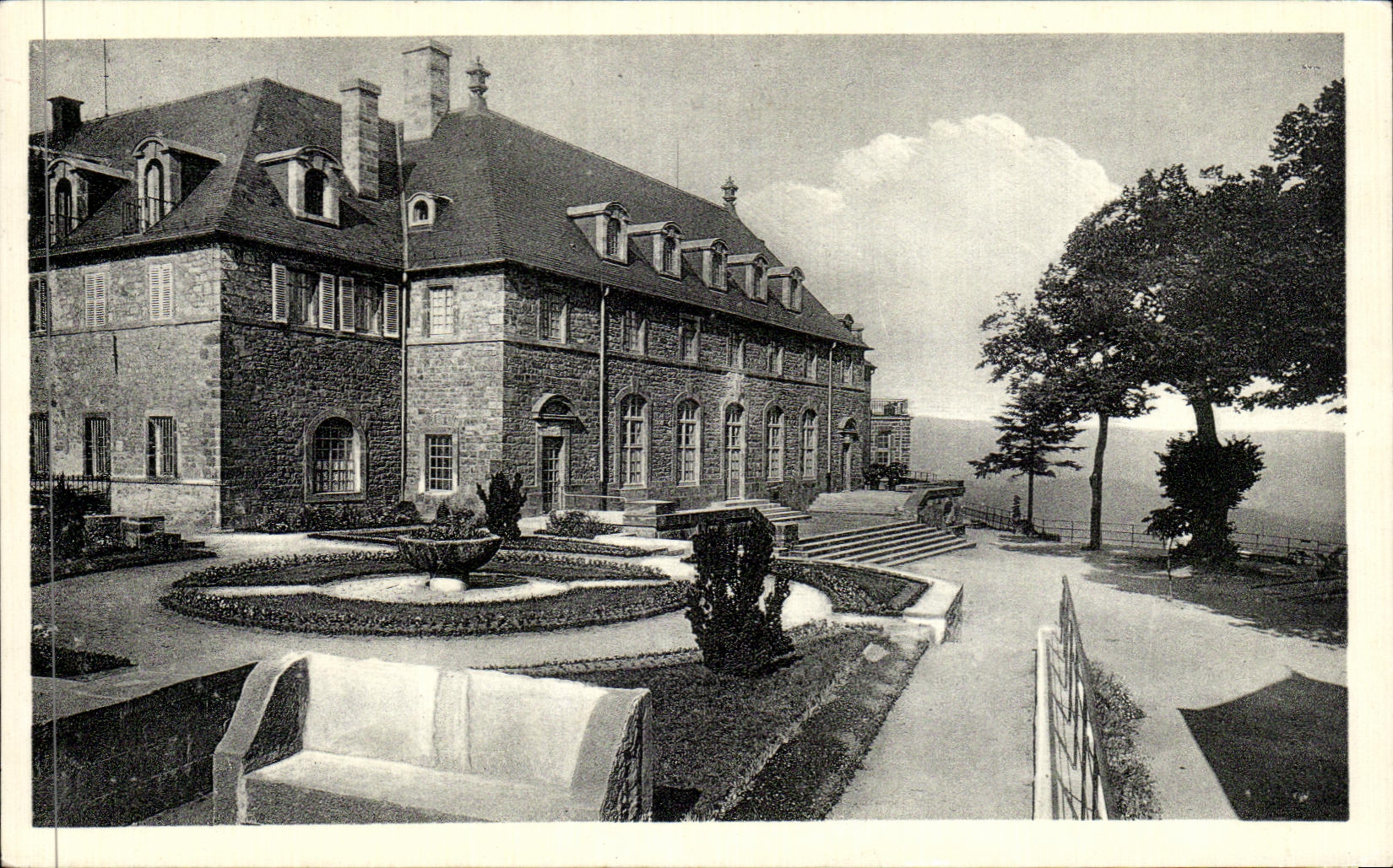 Montaje co de CPA Ataque frontal norteno de Odile la terraza grande del convento