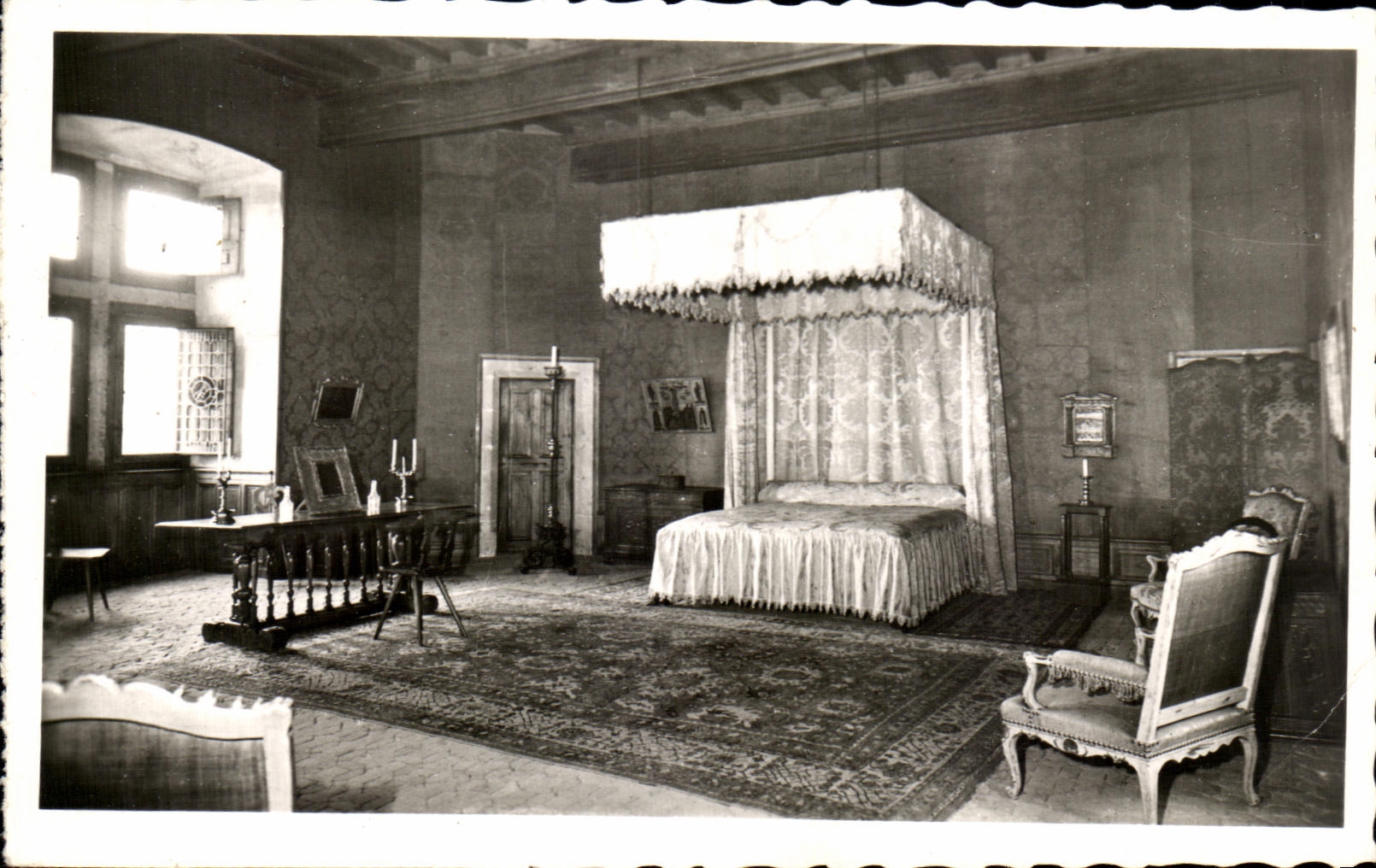 CPA Le Chateau de Montal Pres Saint Cere La Chambre Jaune