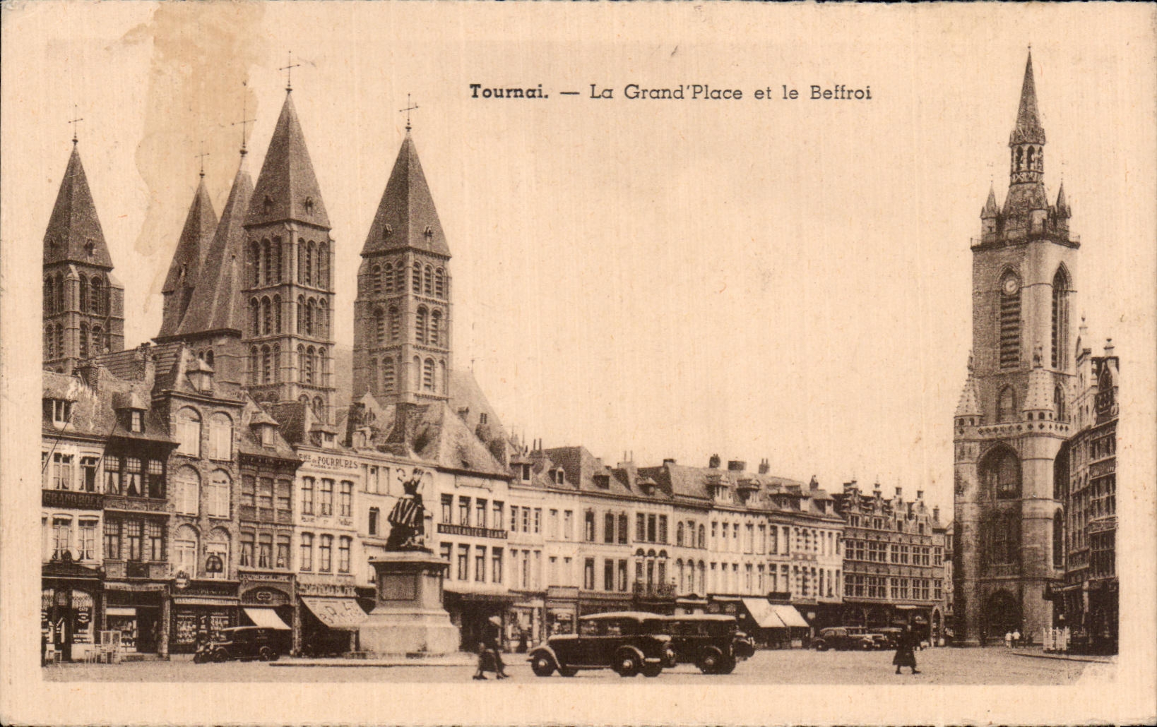 CPA Tournai La Grand Place et le Beffroi