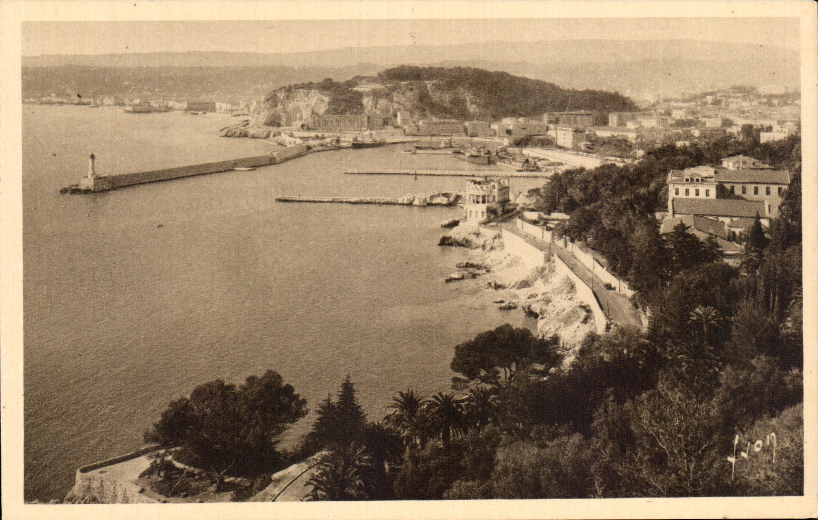 CPA La Cote d'Azur Nice Vue Generale Et Le Mont Boron