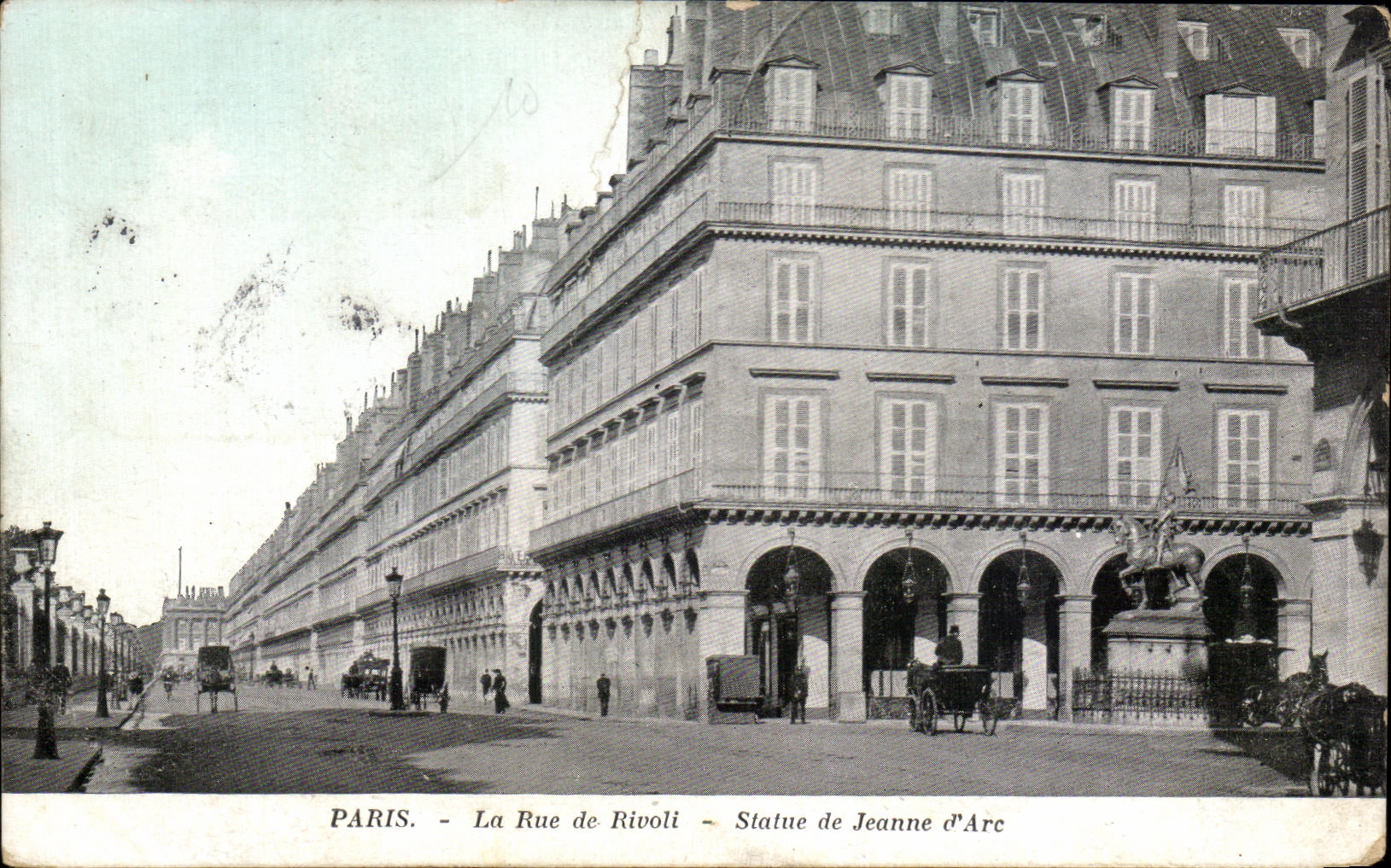 CPA Paris La Rue de Rivoli Statue de Jeanne d'Arc