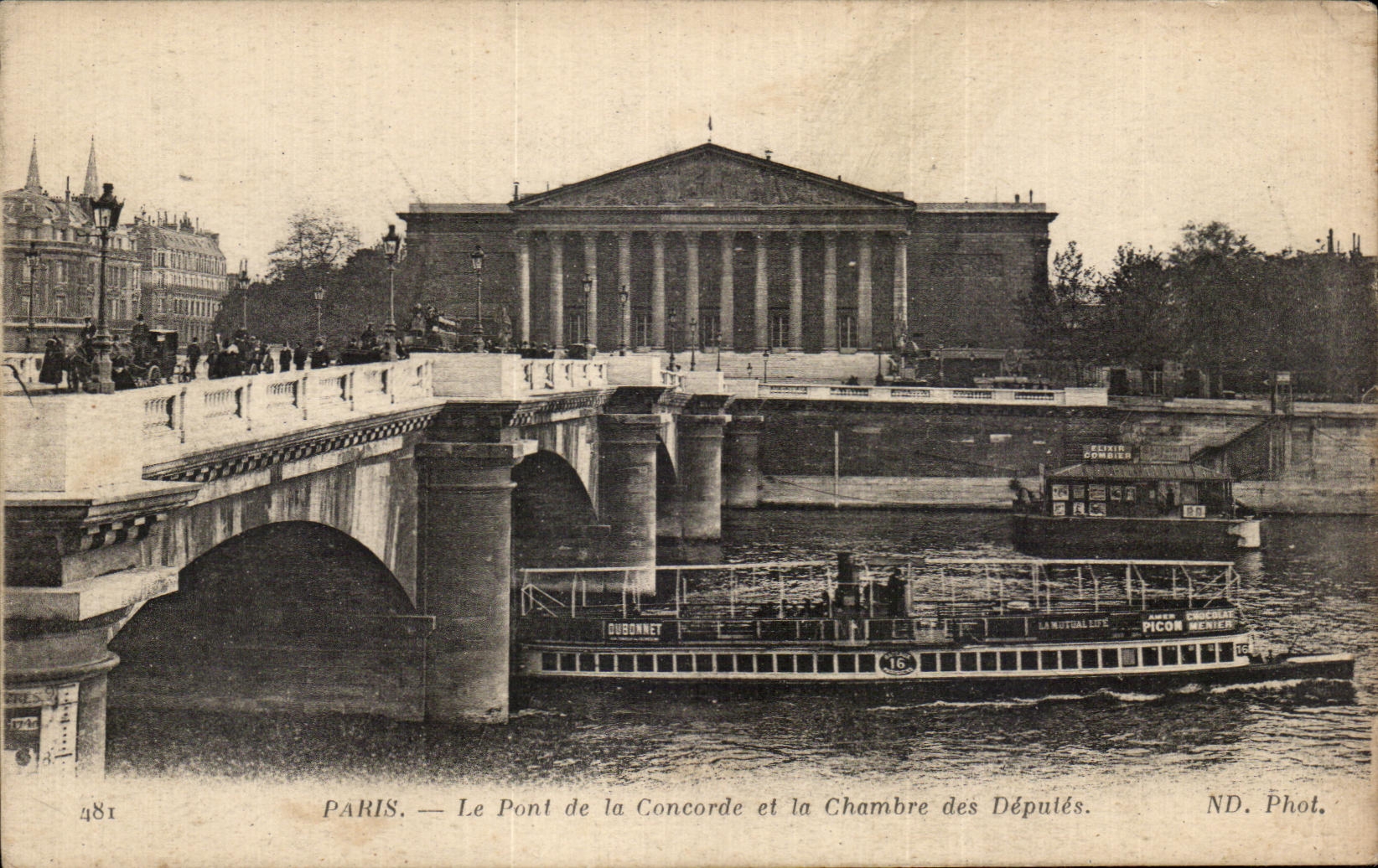 CPA Paris Le Pont de la Concorde et la Chambre des Deputes Peniche Bateau