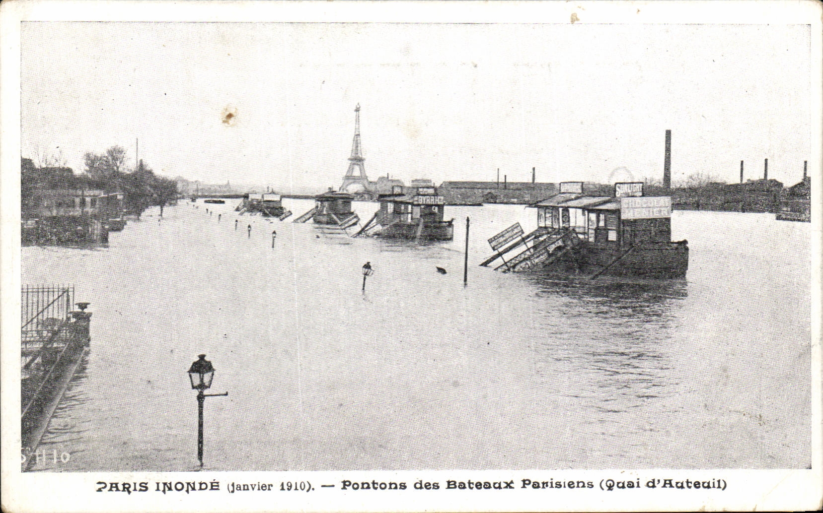 CPA Paris Inonde Pontons des Bateaux Parisiens Inondations Quai d'Auteuil Tour Eiffel