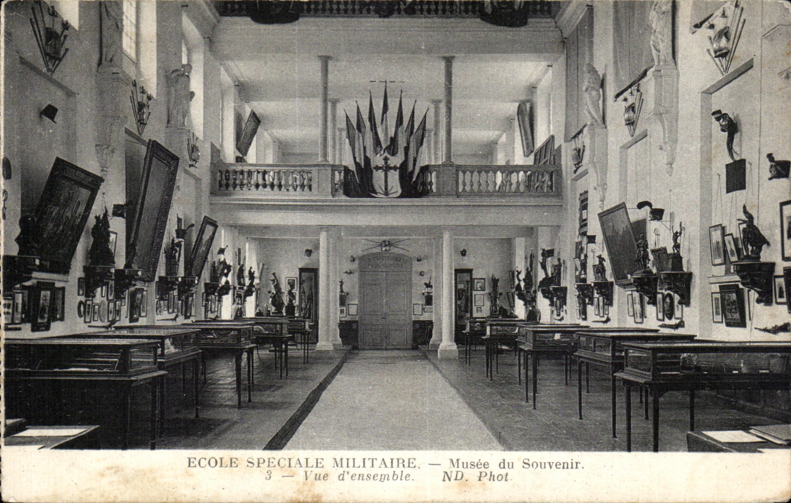 CPA Special School Military Museum of Souvenir Overall picture Paris Militaria