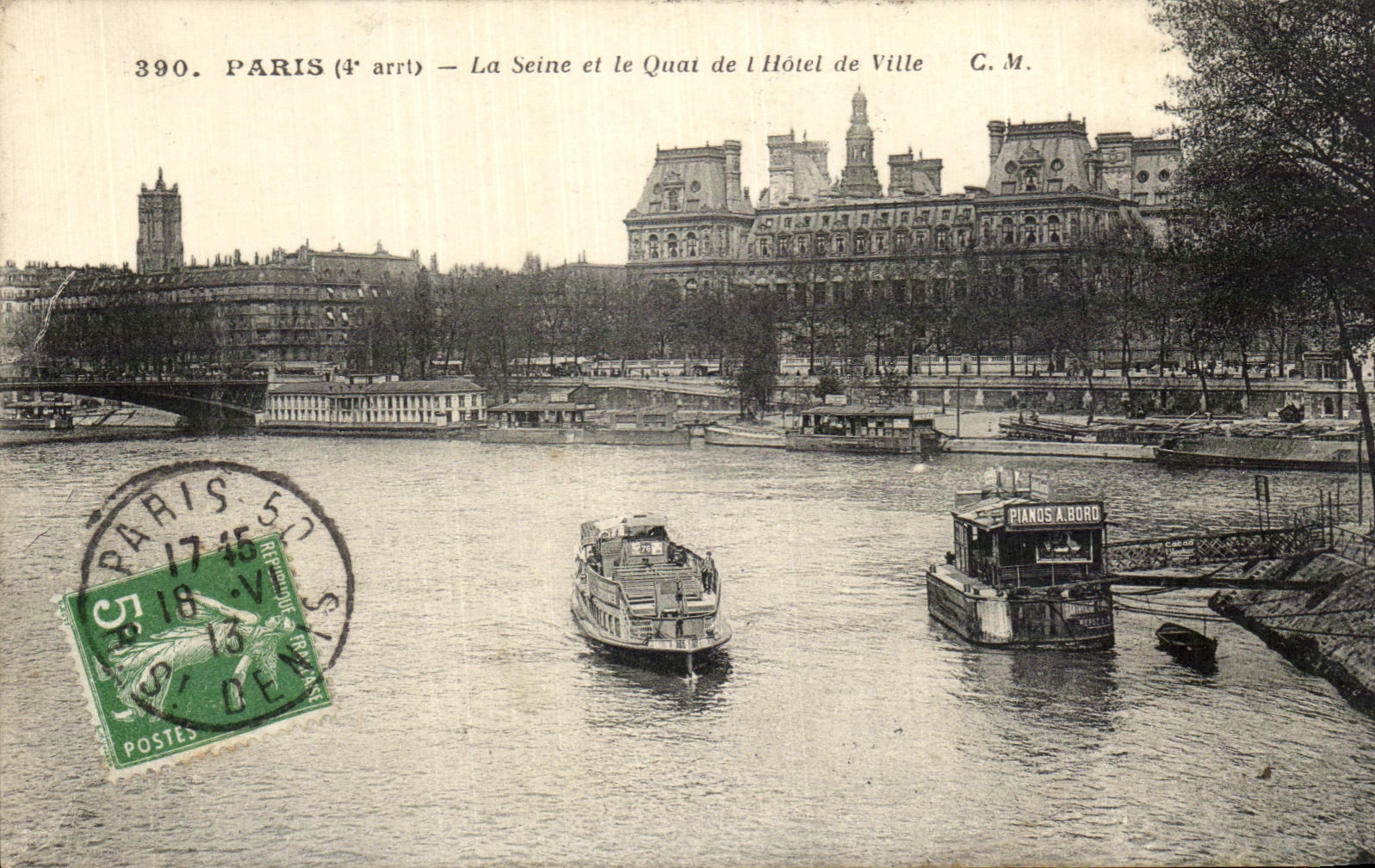 CPA Paris the Seine and the Quay of the Town hall Barges Pianos has edge