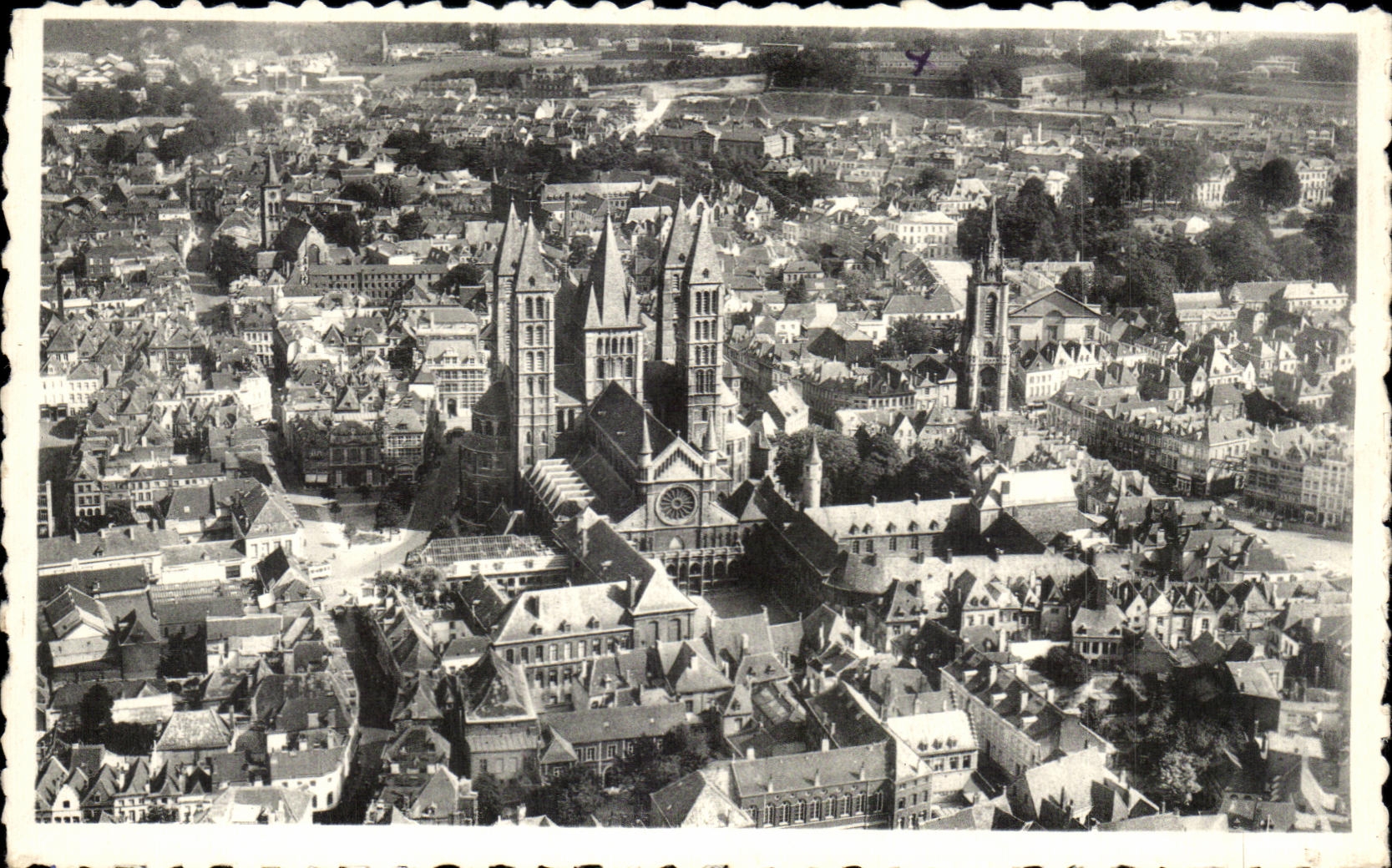 CPA Tournal Cathedrale et Beffroi