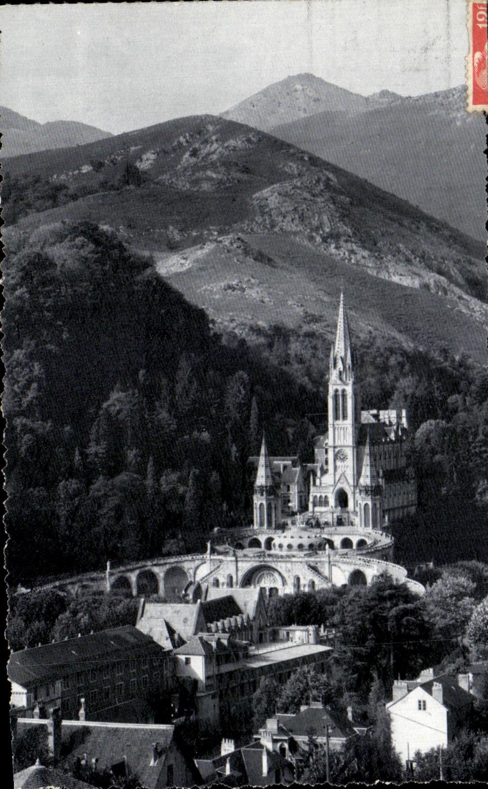 CPA Lourdes the Basilica and Mantagne of the Martyrdom