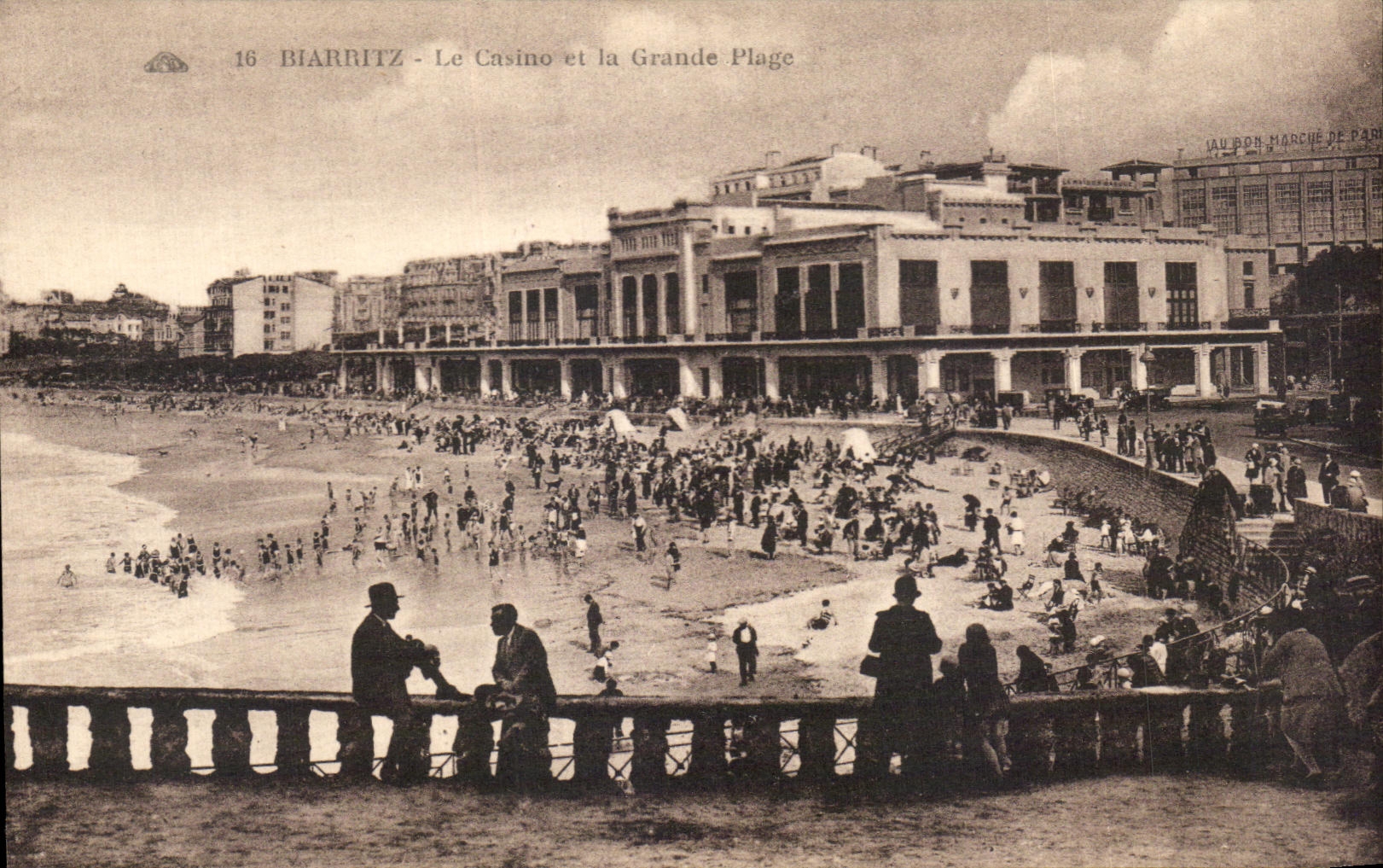 CPA Biarritz Le Casino et la Grande Plage 