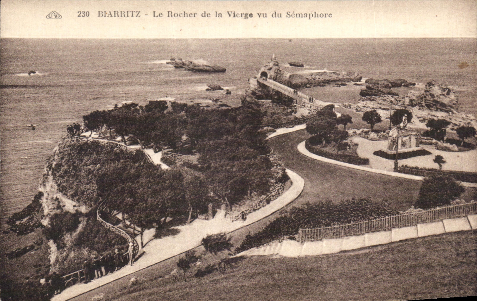 CPA Biarritz Le Rocher de la Vierge vu du Semaphore 