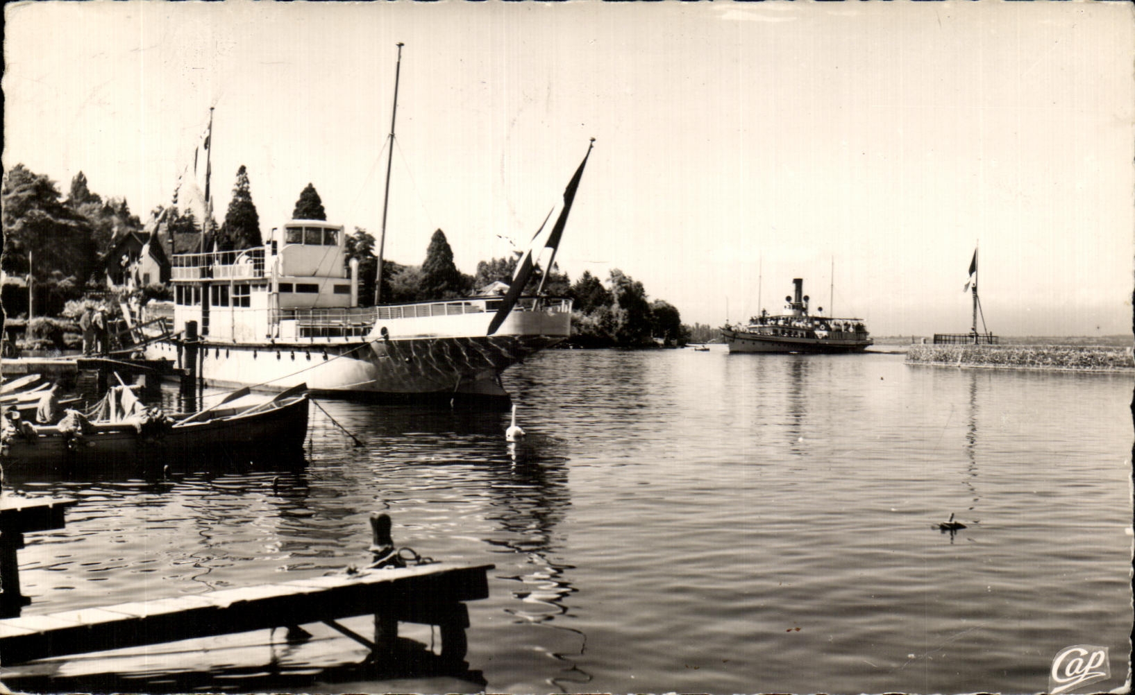 CPA Thonon Les Bains the arrival of the Steamer