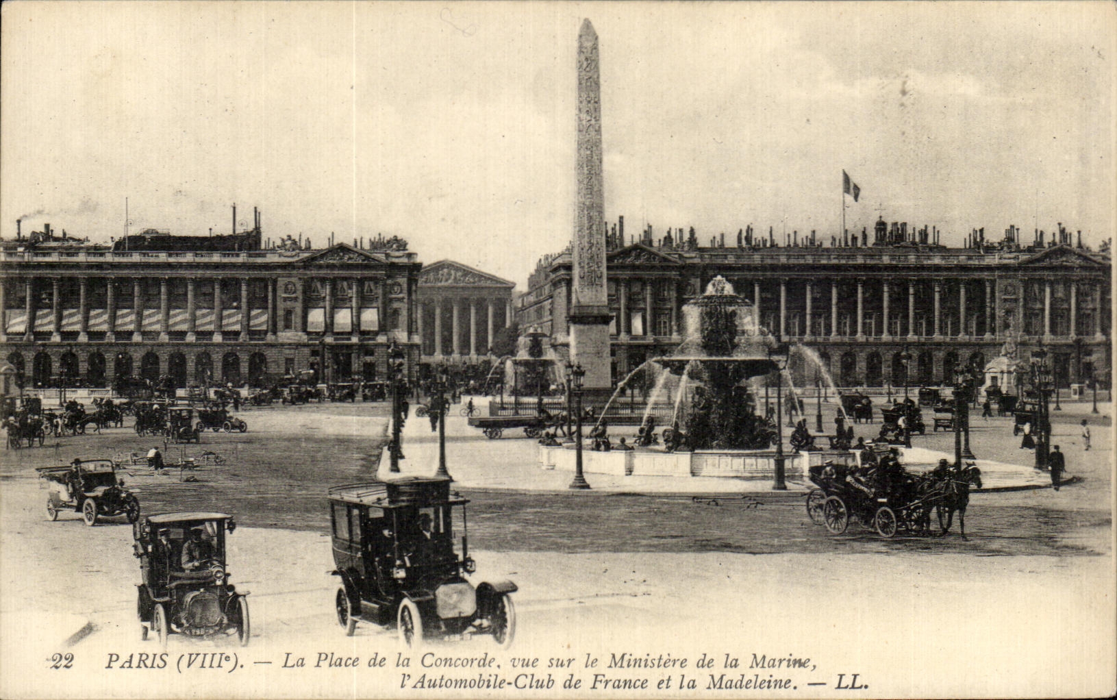 CPA Paris La Place de la Concorde vue sur le Ministere de la Marine I'Automobile Club 