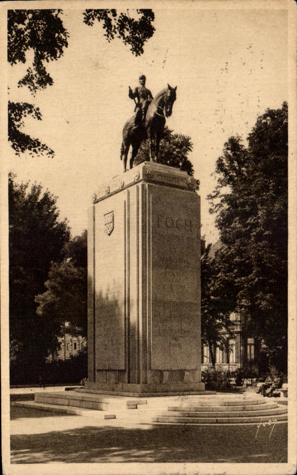 CPA Lille Monument with the Marshal Foch Militaria