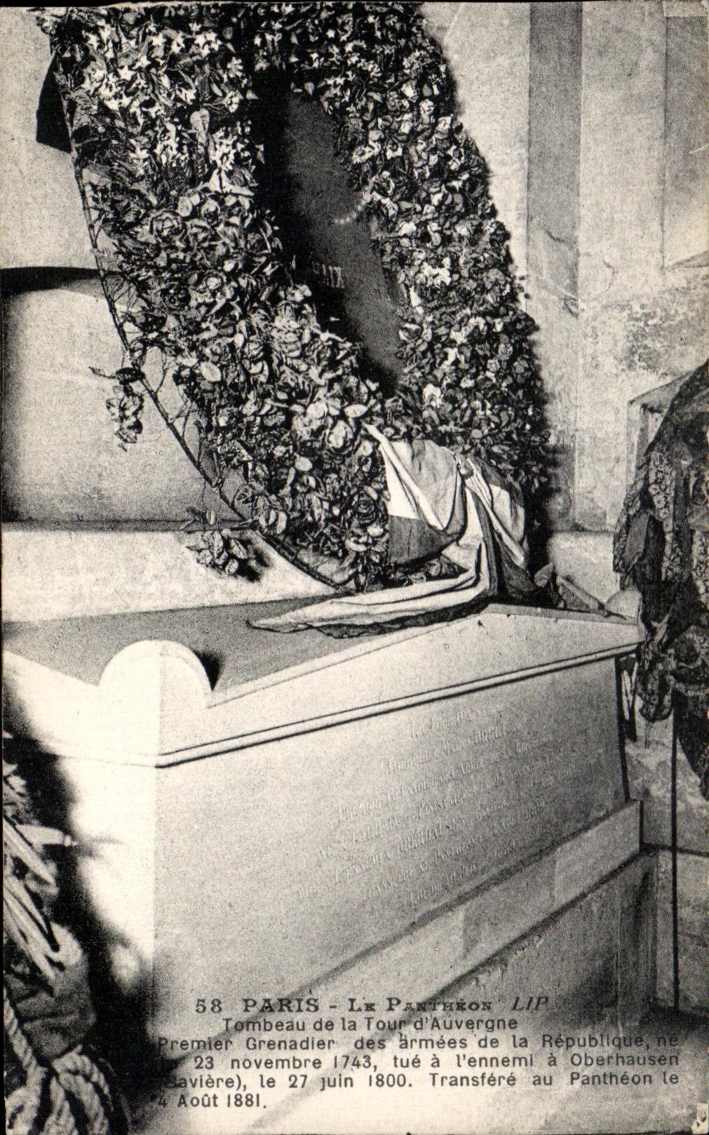 CPA Paris la tumba del panteon de la torre de la primera granada de Auvergne de los ejercitos de la republica