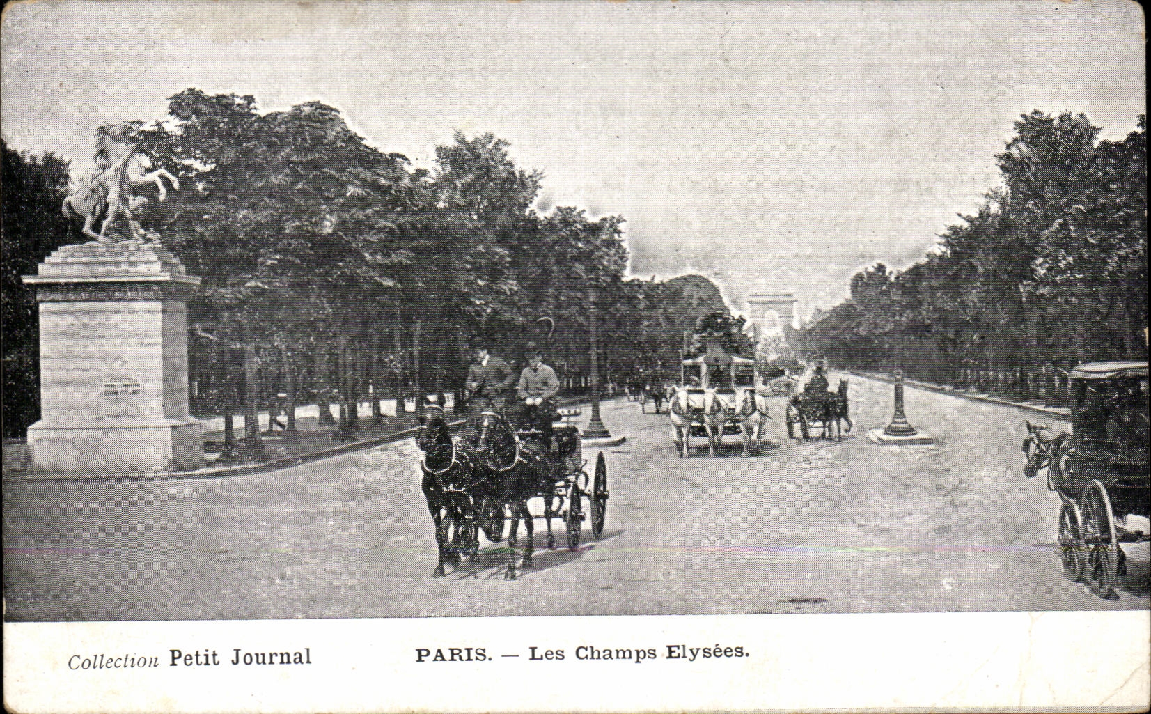 CPA Collection Small Paris Newspaper Champs Elysees