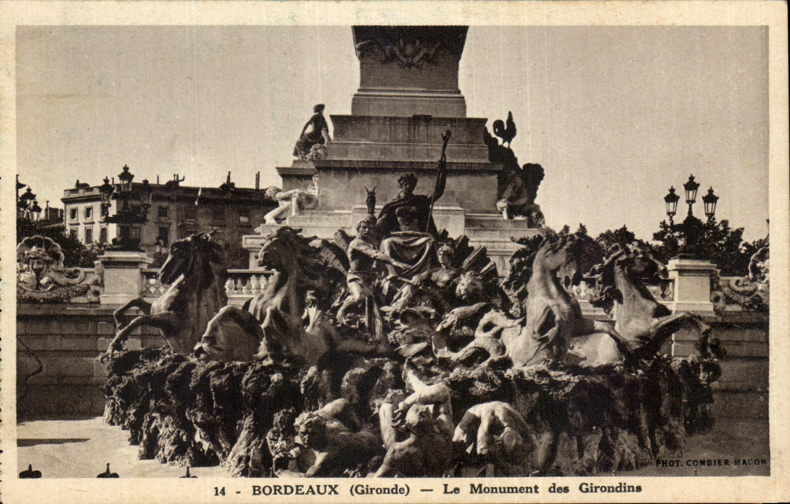 CPA Bordeaux (the Gironde) the Monument of the Of Gironde ones