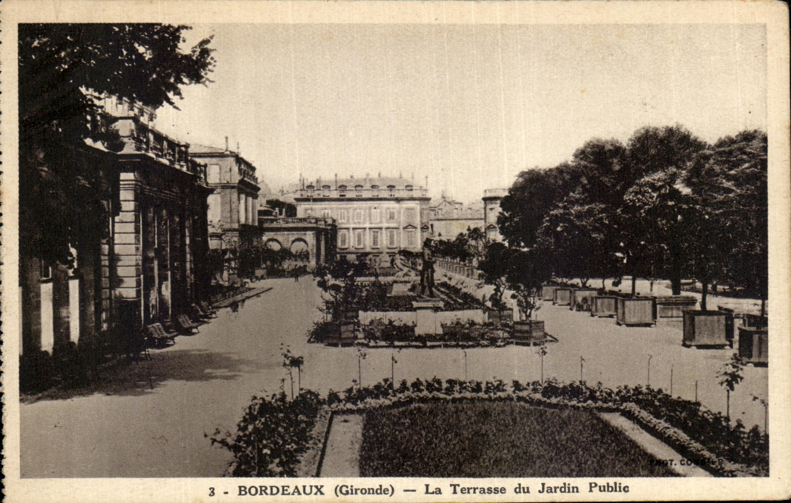 CPA Bordeaux (the Gironde) the Terrace of the Public garden
