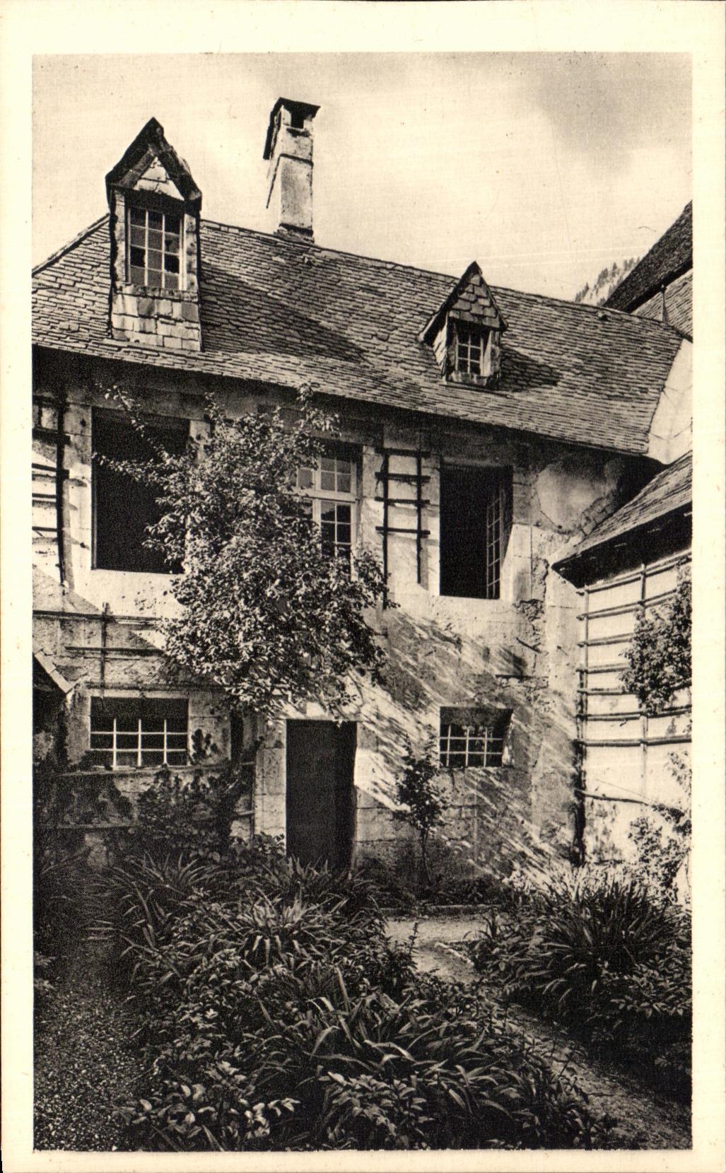 CPA Monastere De La Grande Chartreuse Interieur d'une ceilule Le Jardin