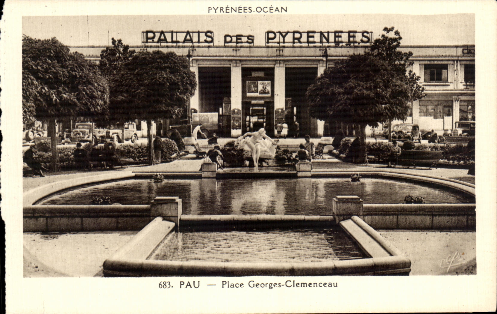CPA Pau Place Georges Clemenceau