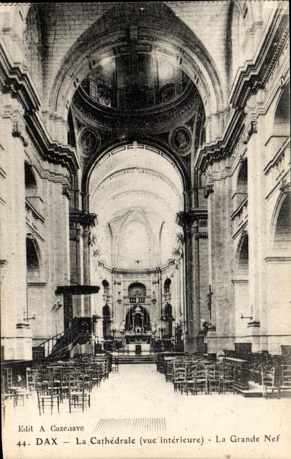 CPA Dax La Cathedrale La Grande Nef