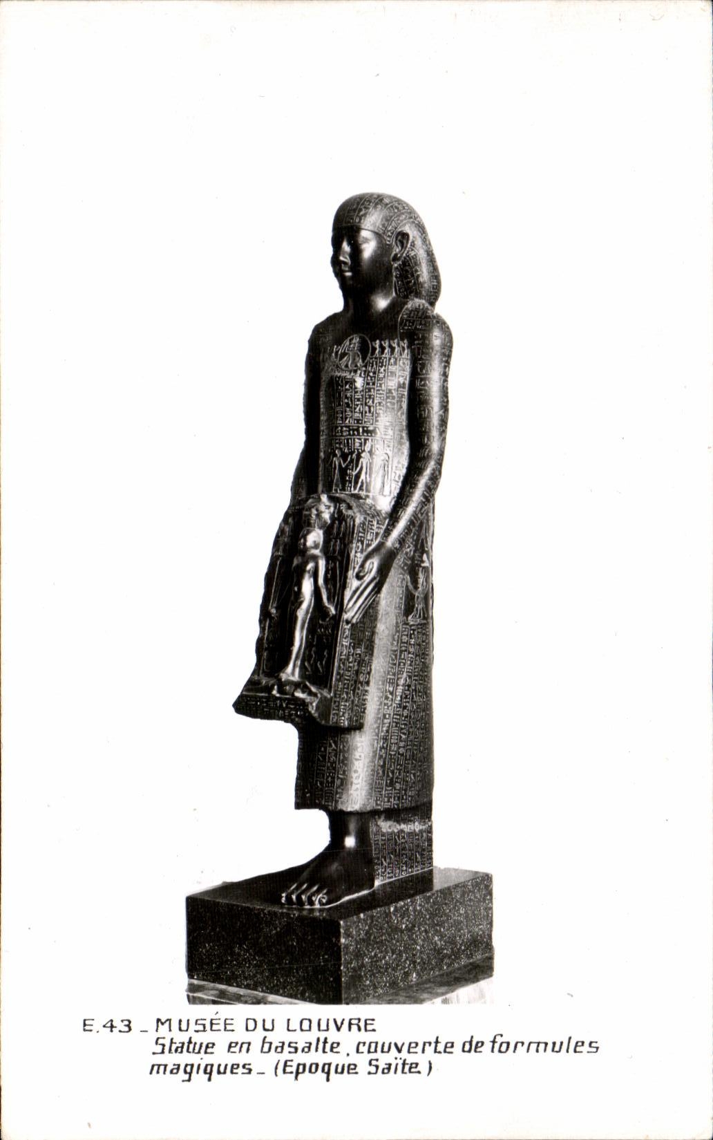 Museo de CPSM de la estatua del Louvre fuera del basalto cubierto con las formulas magicas Egipto Egipto