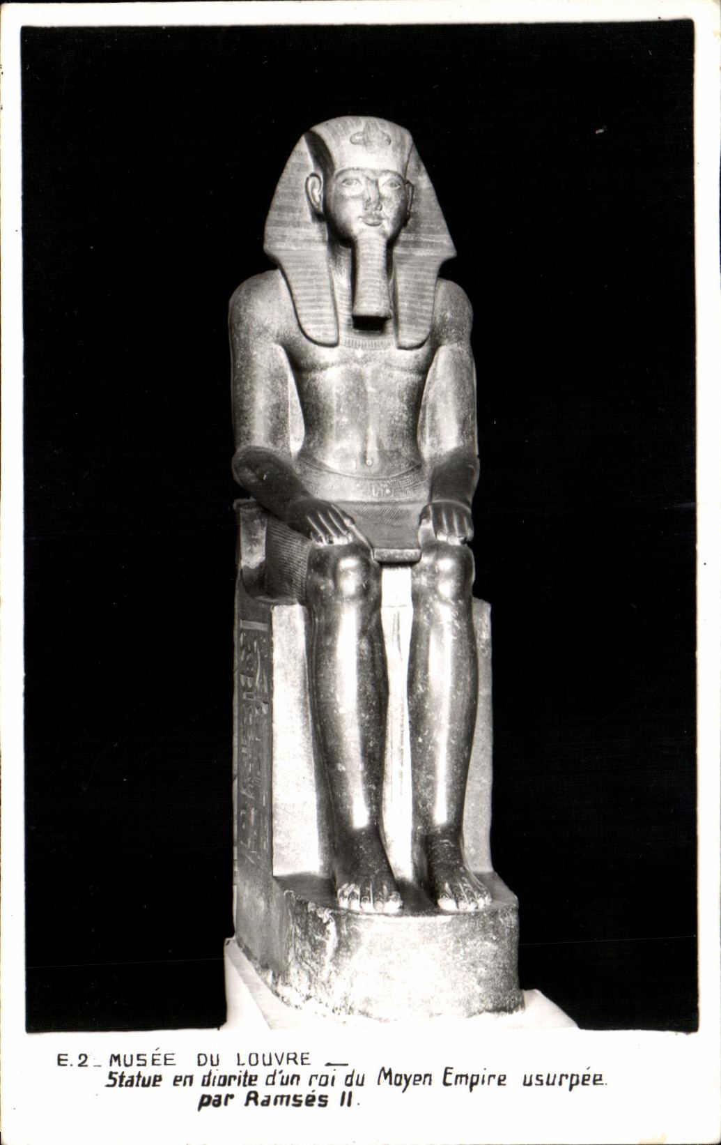 Museo de CPA de la estatua del Louvre del diorita de un rey del usurpee medio del imperio de Ramses II Egipto
