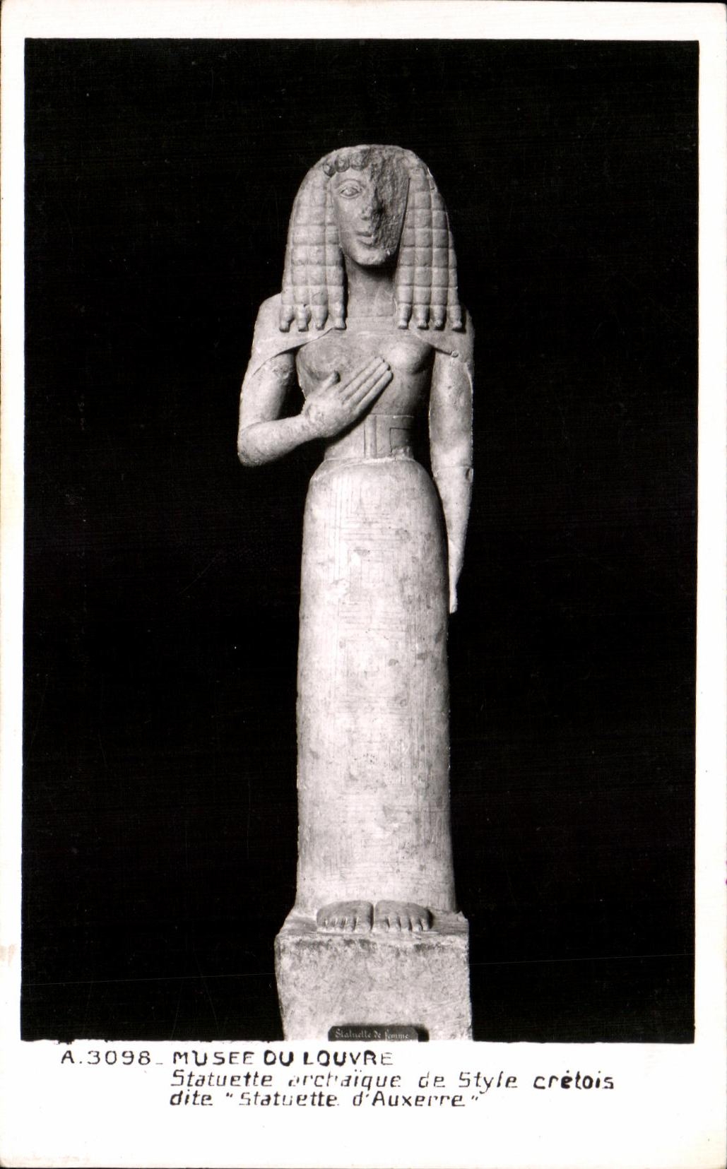 Museo de CPSM de la figurilla del Louvre de los cretois del estilo conocidos como figurilla de Auxerre Paris