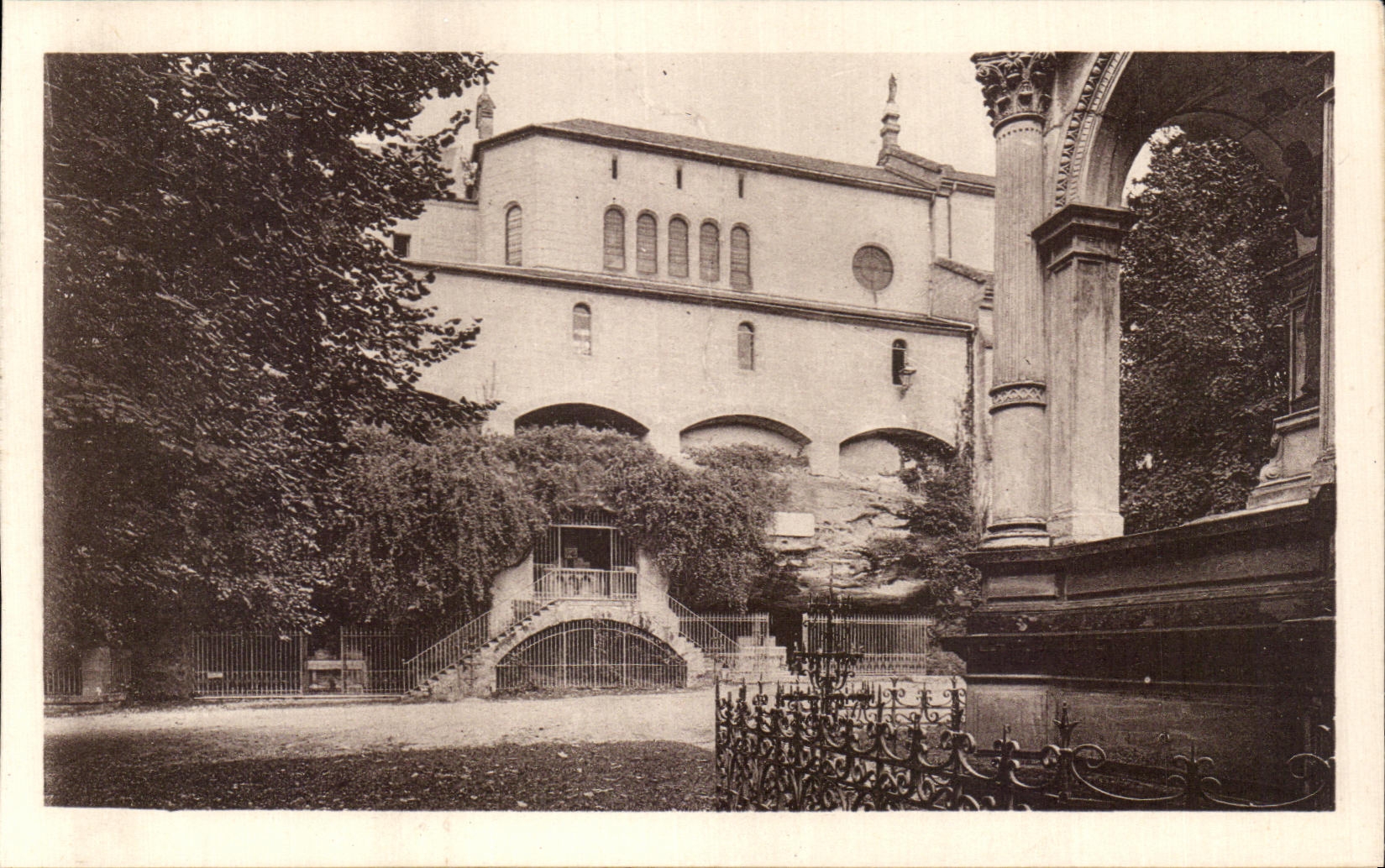 CPA Pilgrimage Of the Caves Of St Antoine Caves and I' Eglise