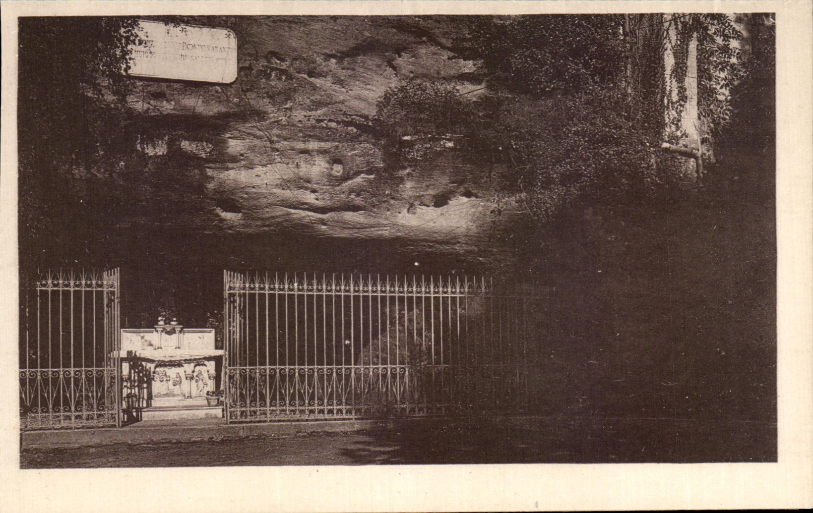 CPA Pilgrimage Of the Caves Of St Antoine the Cave of I' miraculous water