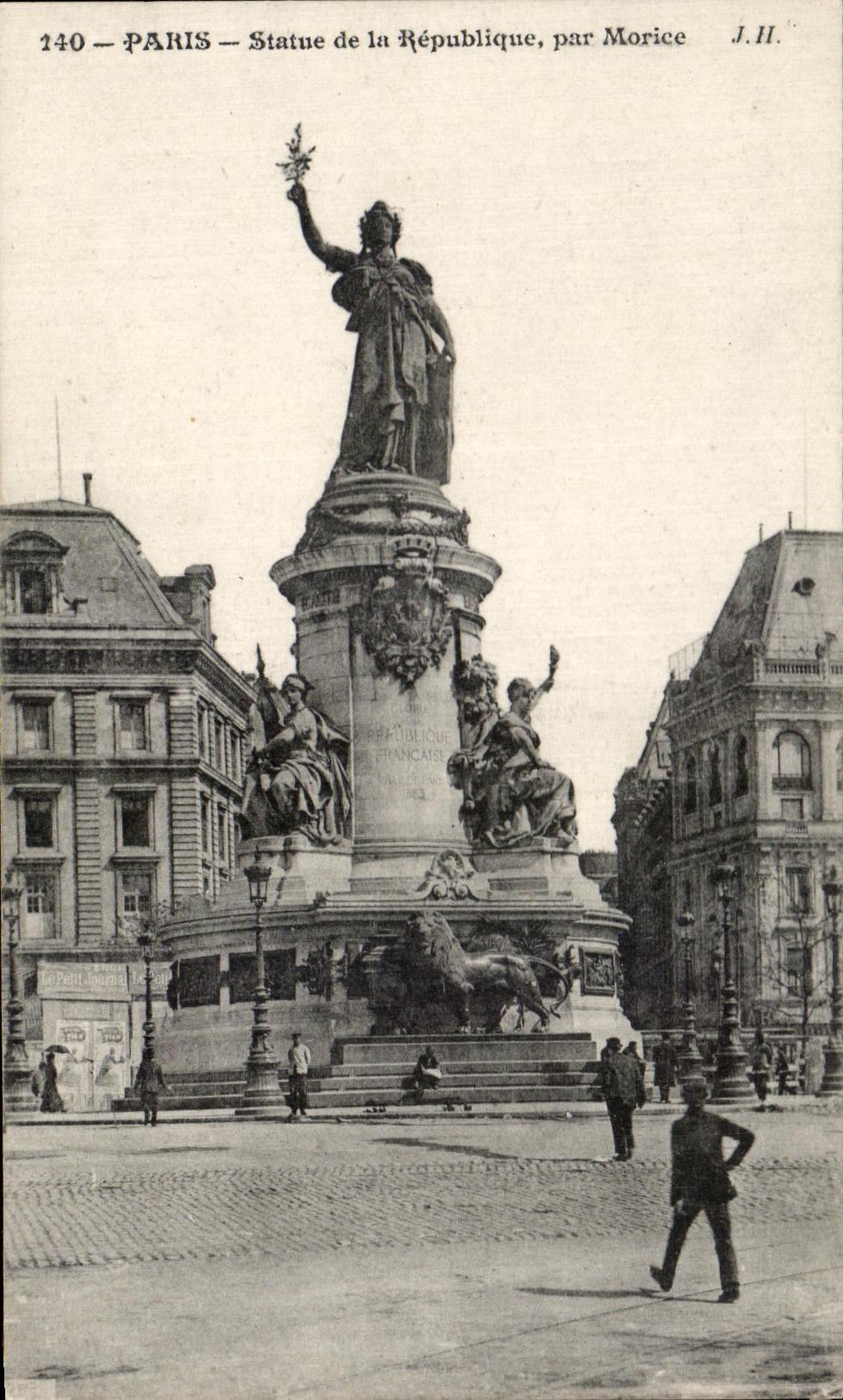 CPA Paris Statue de la Republique par Morice