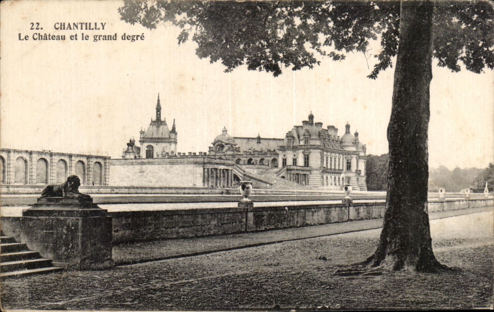 CPA Chantilly Le Chateau et le grand degre