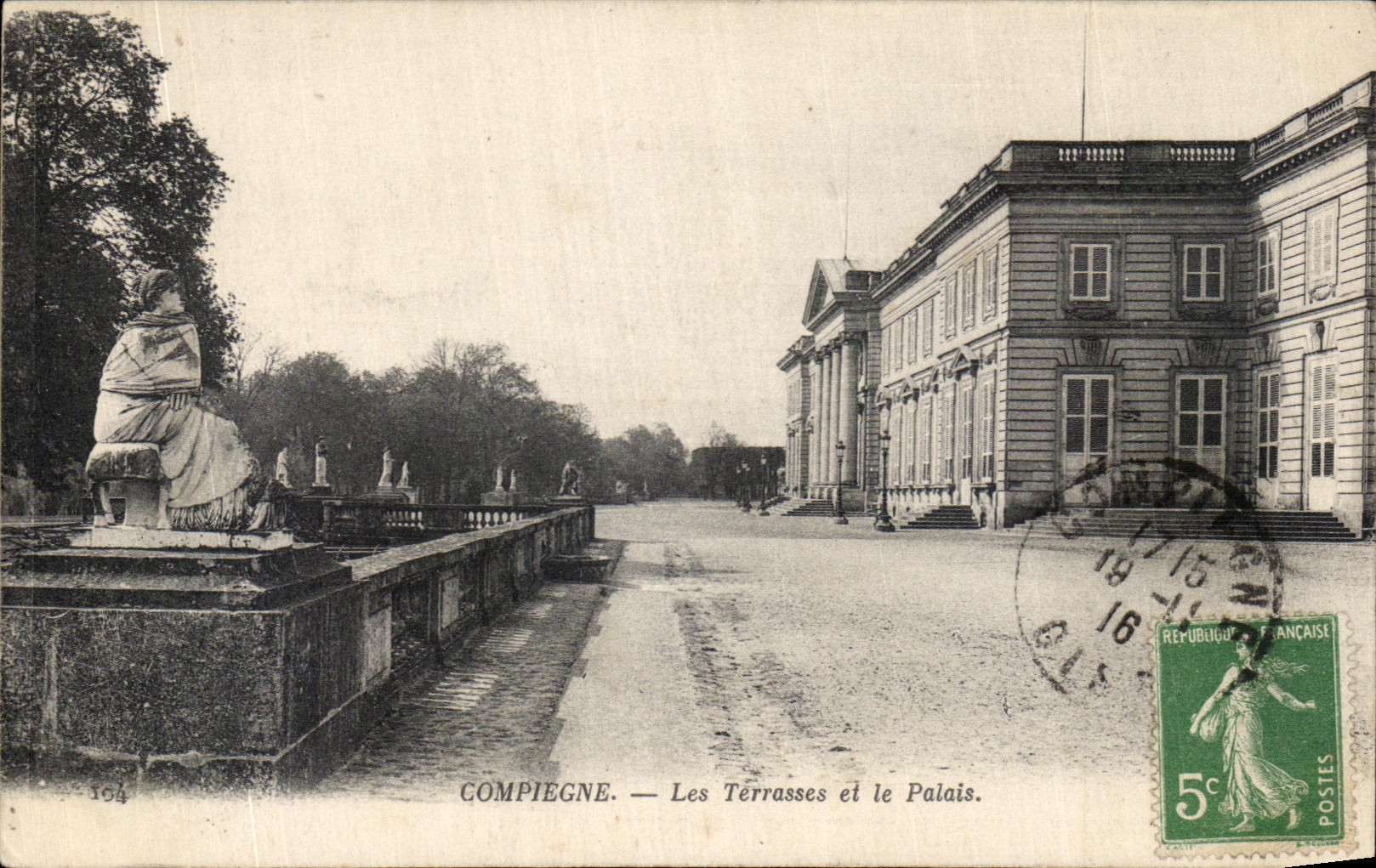 CPA Compiegne Terraces and the Palate