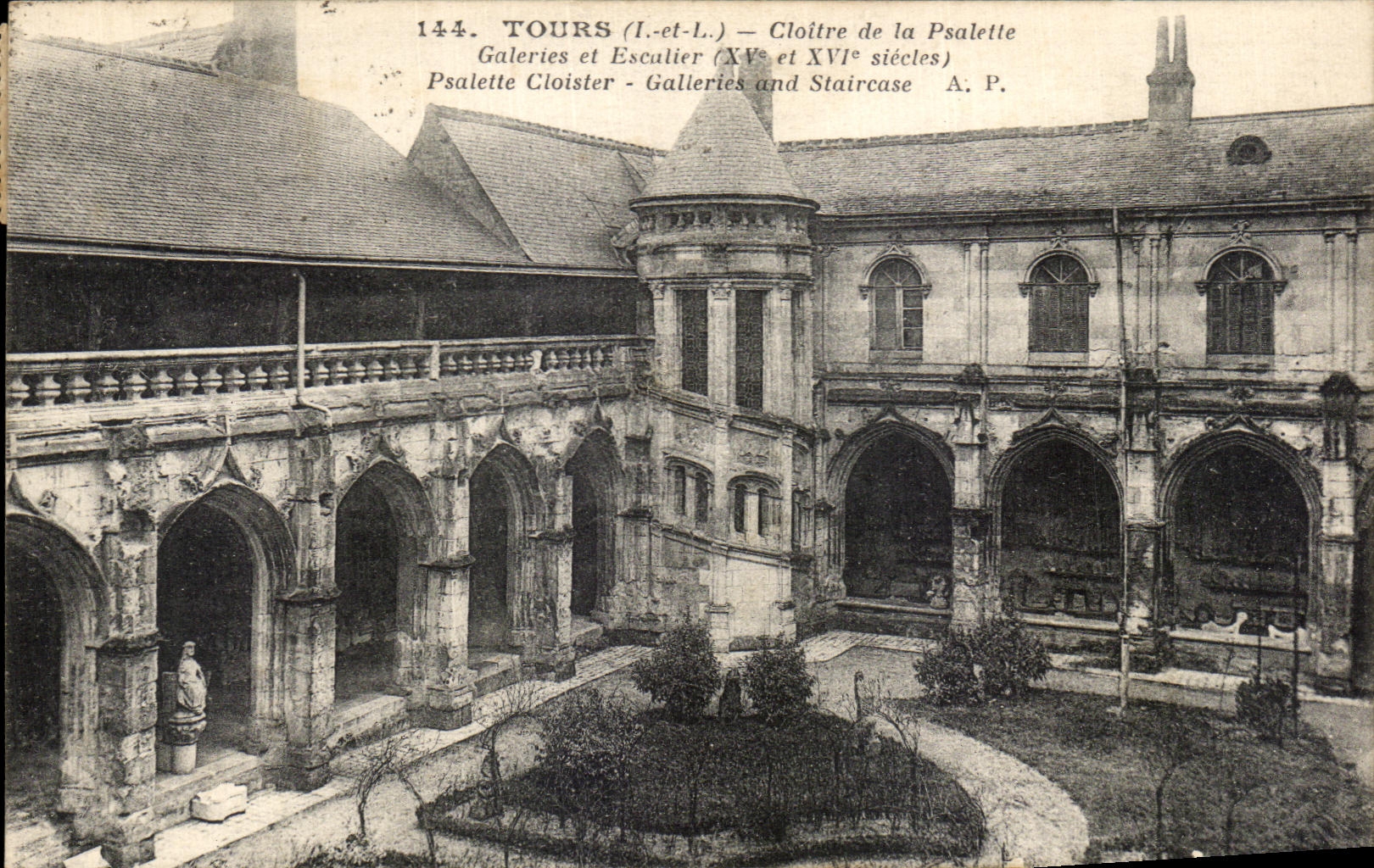 CPA Tours Cloitre de la Psalette Galeries et Escalier
