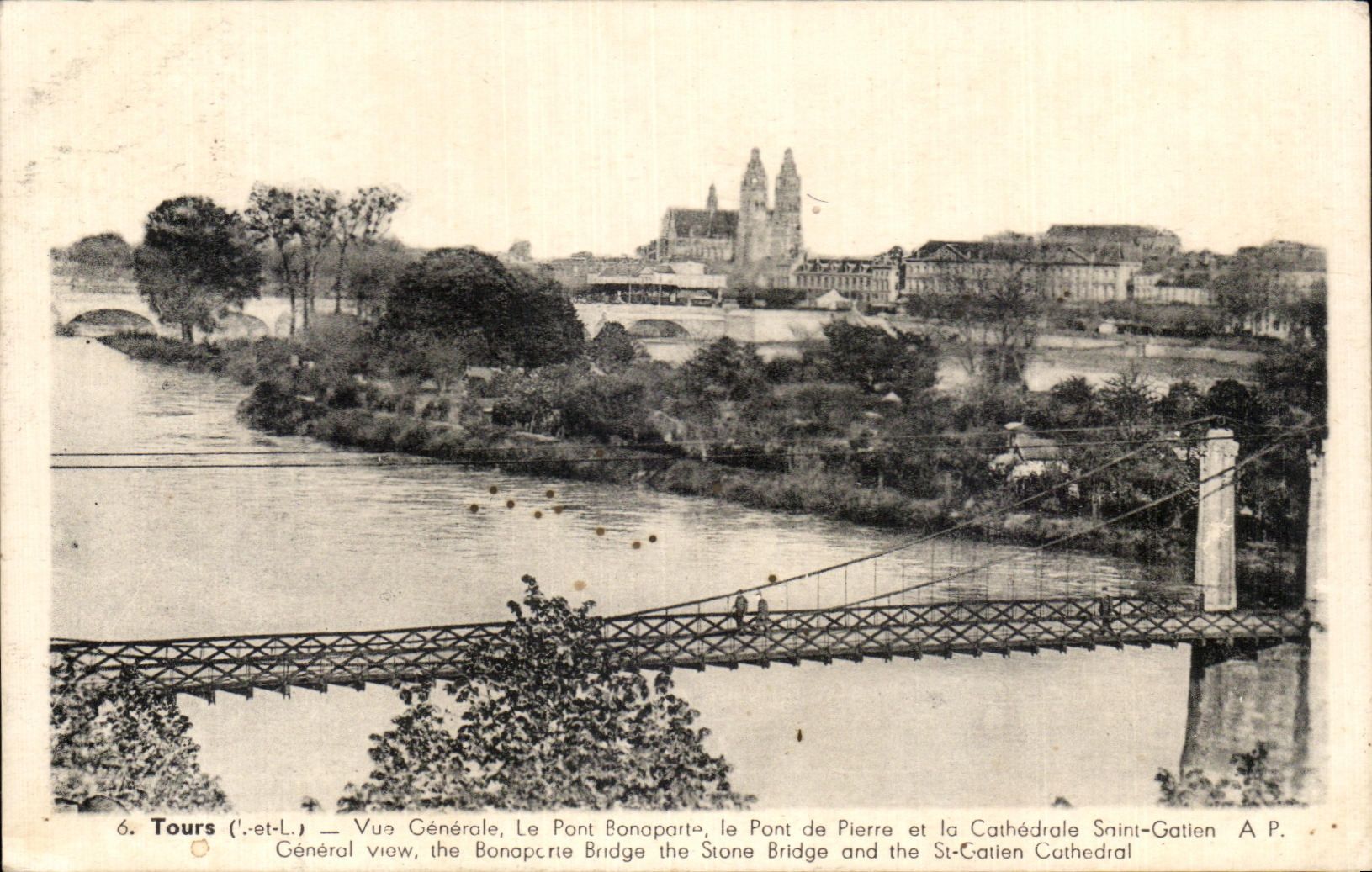CPA Tours Vue Generale Le Pont Bonaparte le Pont de Pierre et la Cathedrale Saint Gatien