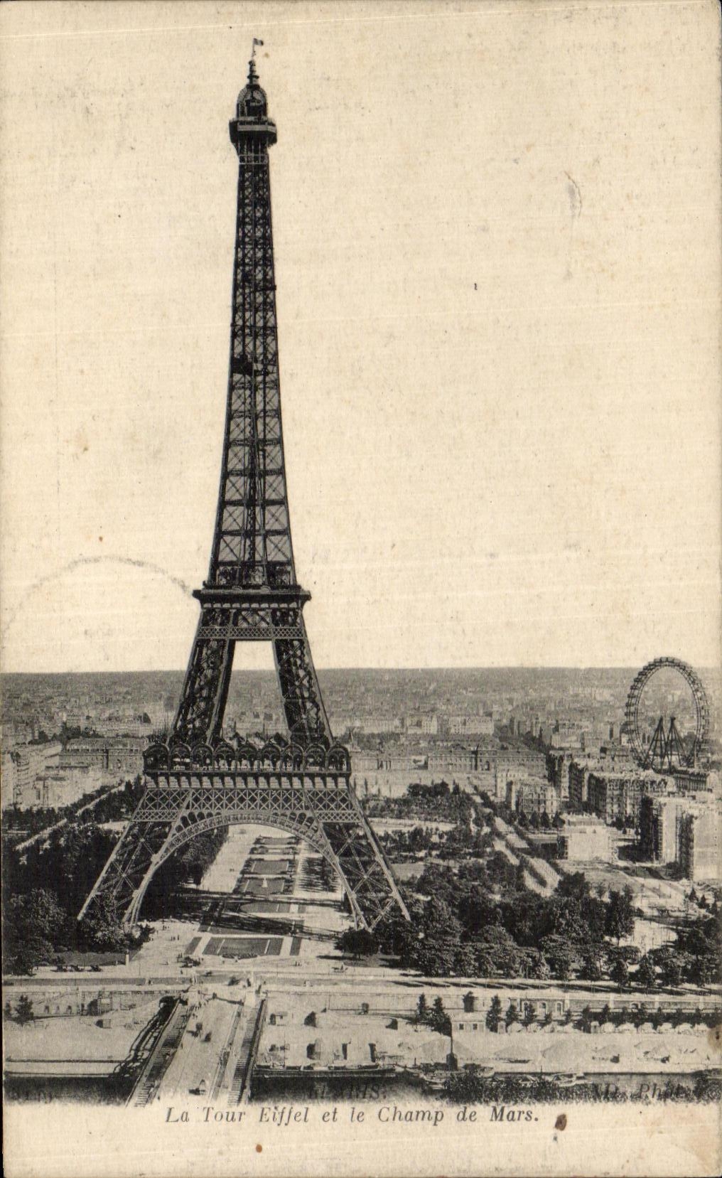 CPA La Tour Eiffel et le Champ de Mars