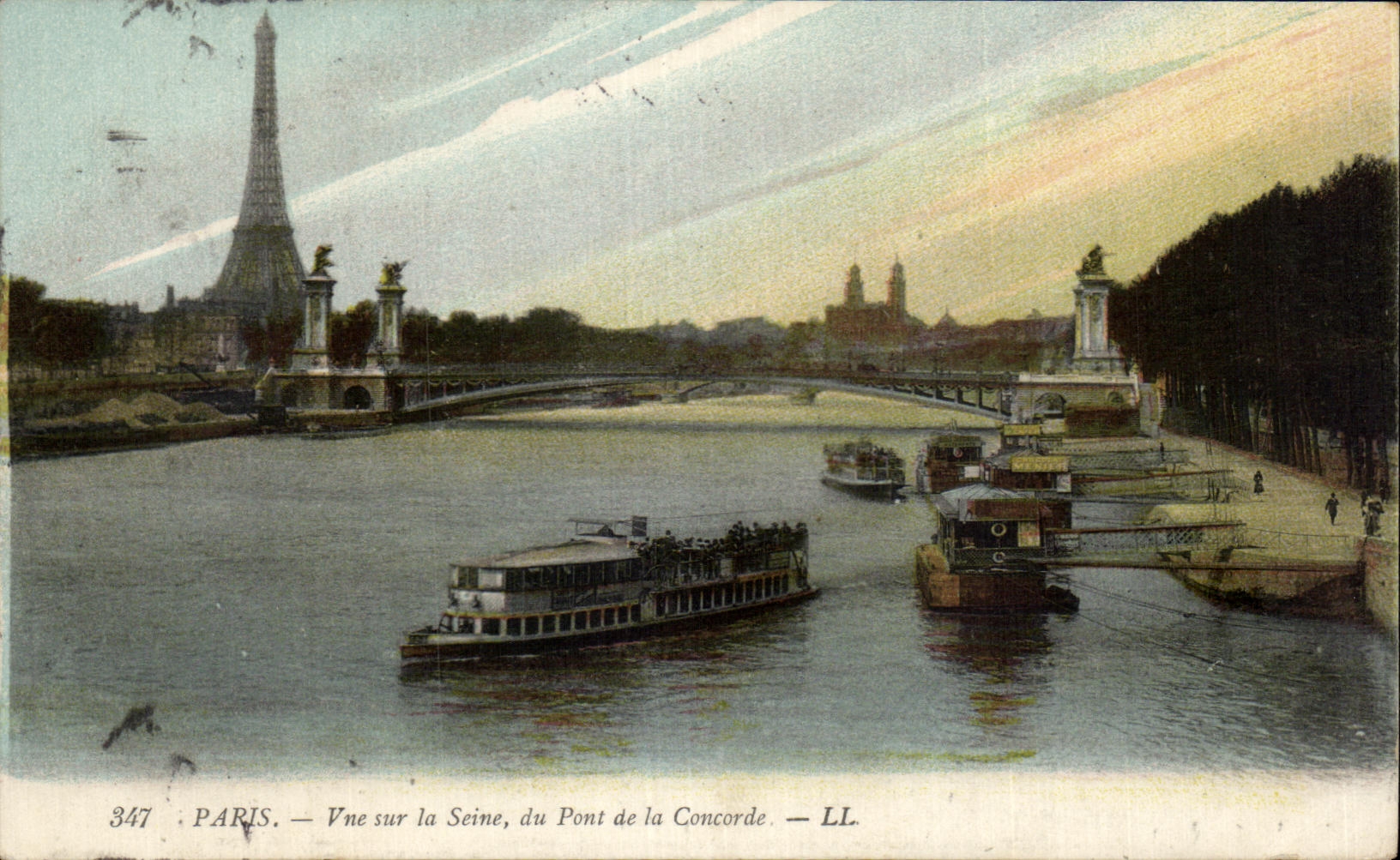 CPA Paris Seen on the Seine of the Bridge of the Harmony Tower Eiffel Barges