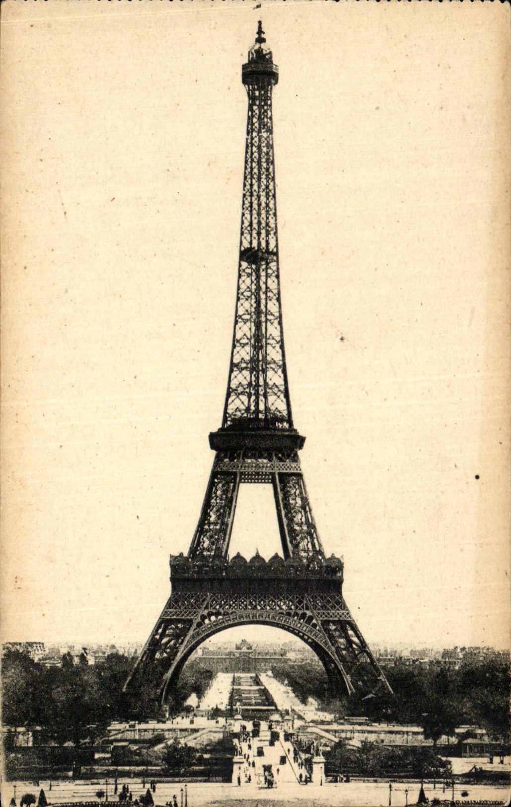 CPA Paris La Tour Eiffel The Eiffel Tower