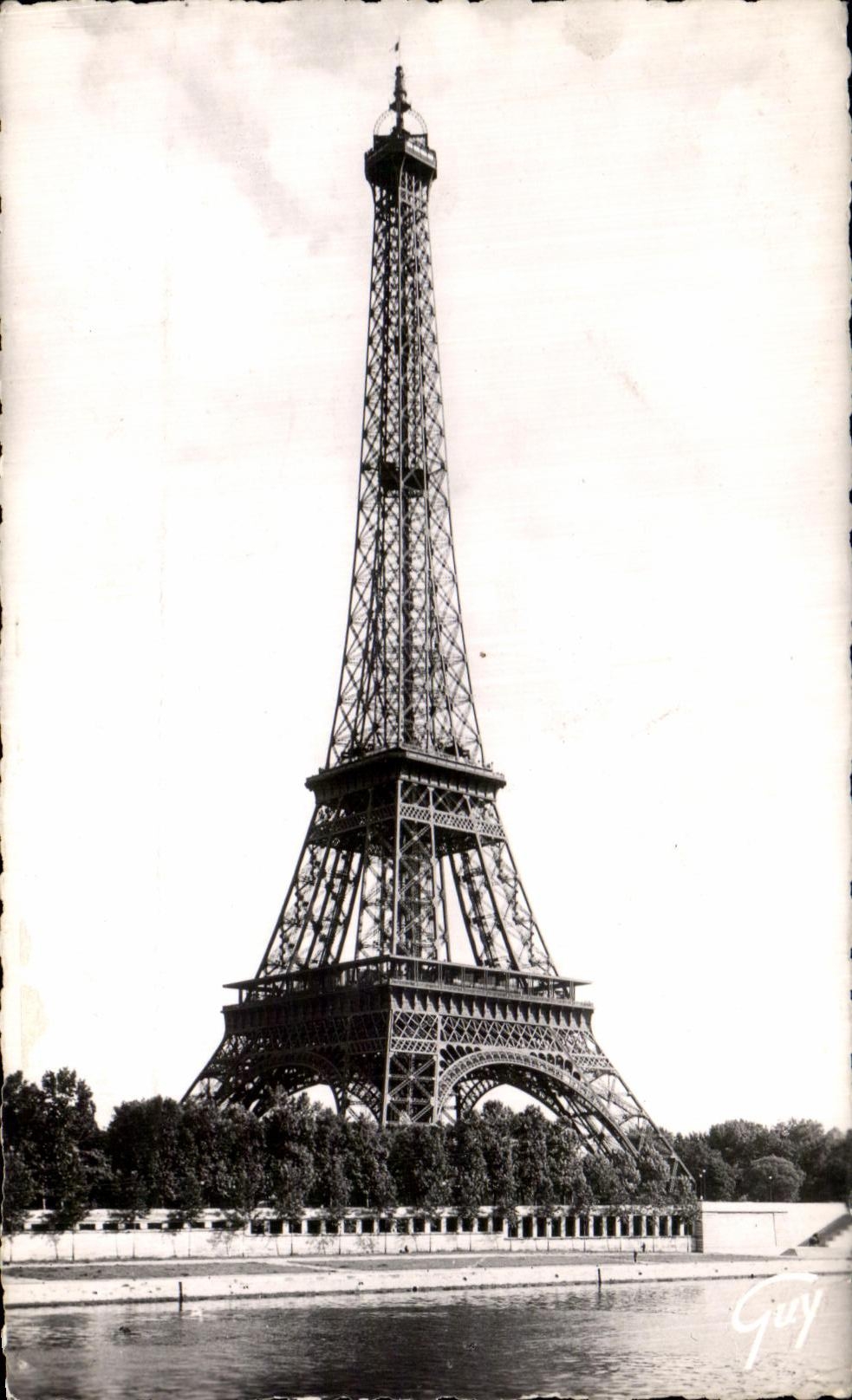 CPA Paris Et Ses Merveilles La Tour Eiffel Vue de l'avenue de New York