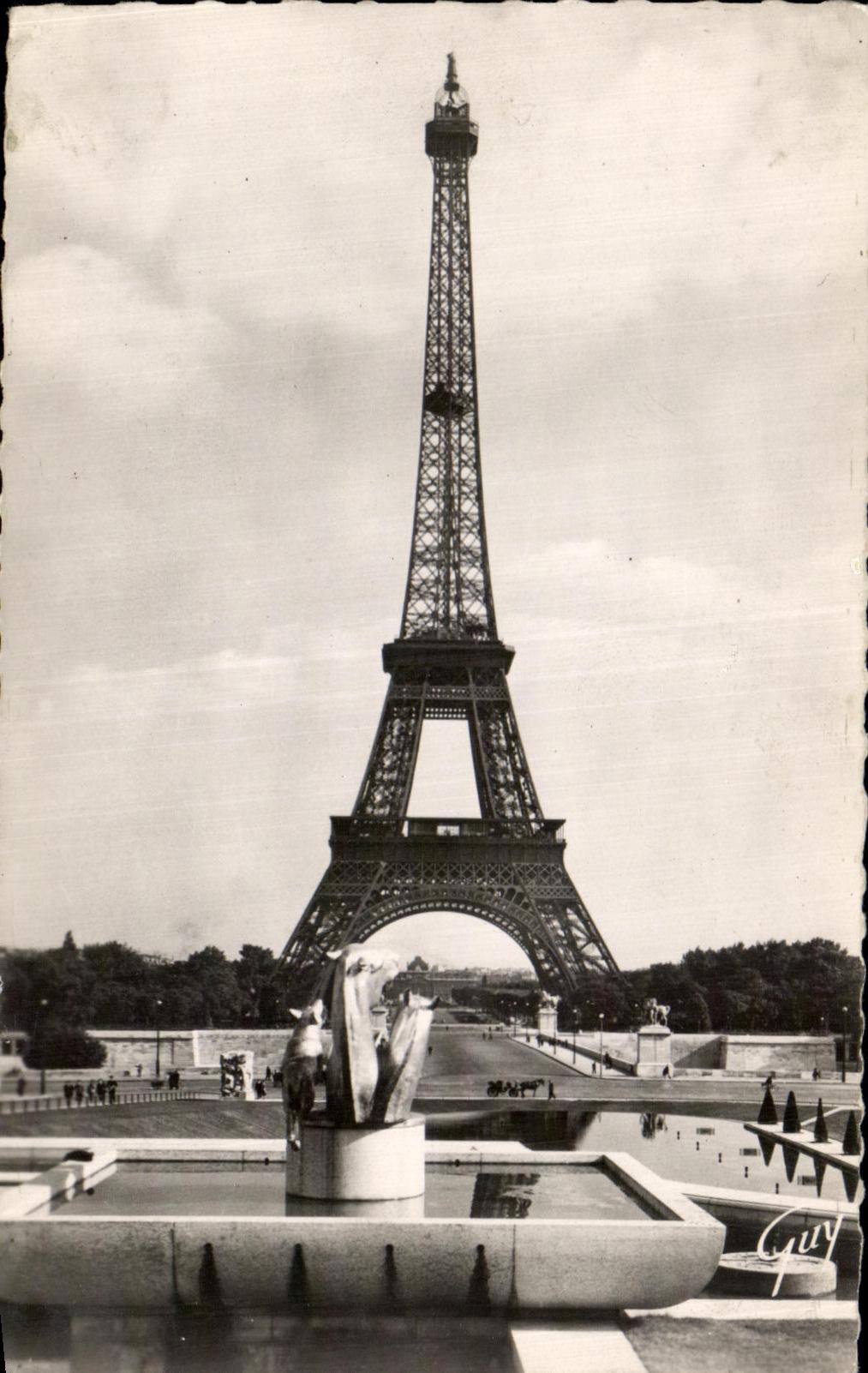 CPA Paris Et Ses Merveilles La Tour Eiffel Vue des Jardins du Trocadero