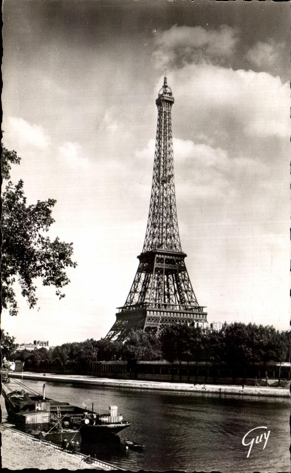 CPA Paris Et ses Merveilles La Tour Eiffel Vue de l'Avenue de Tokio