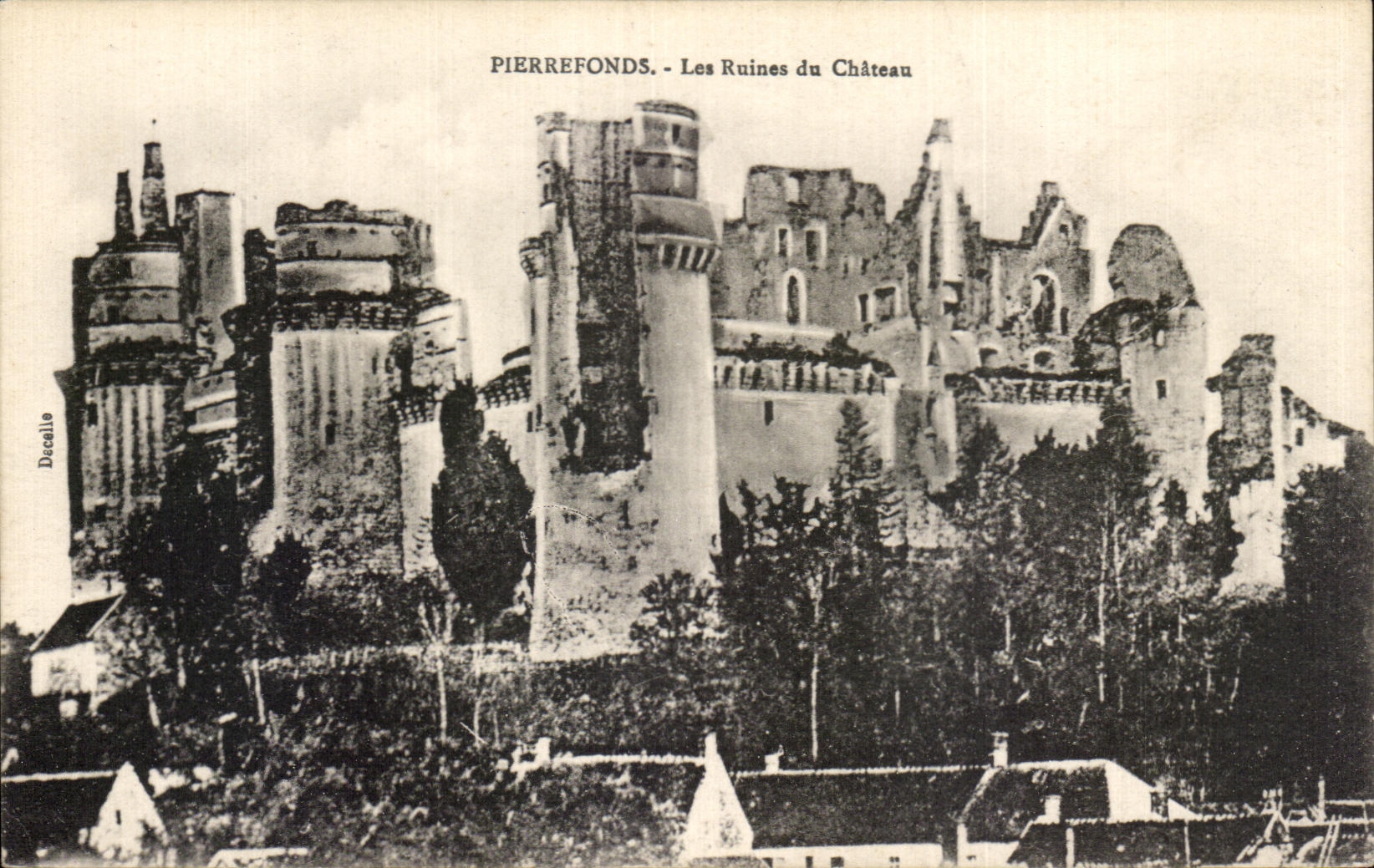 CPA Pierrefonds Les Ruines du Chateau