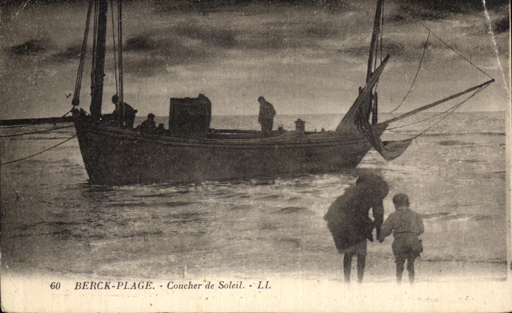 CPA Berck Plage Coucher de Soleil Bateau Enfant