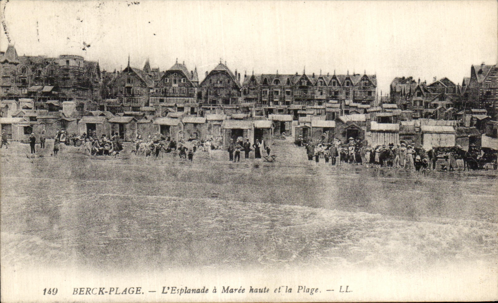 CPA Berck Plage L'Esplanade a Maree Haute et la Plage