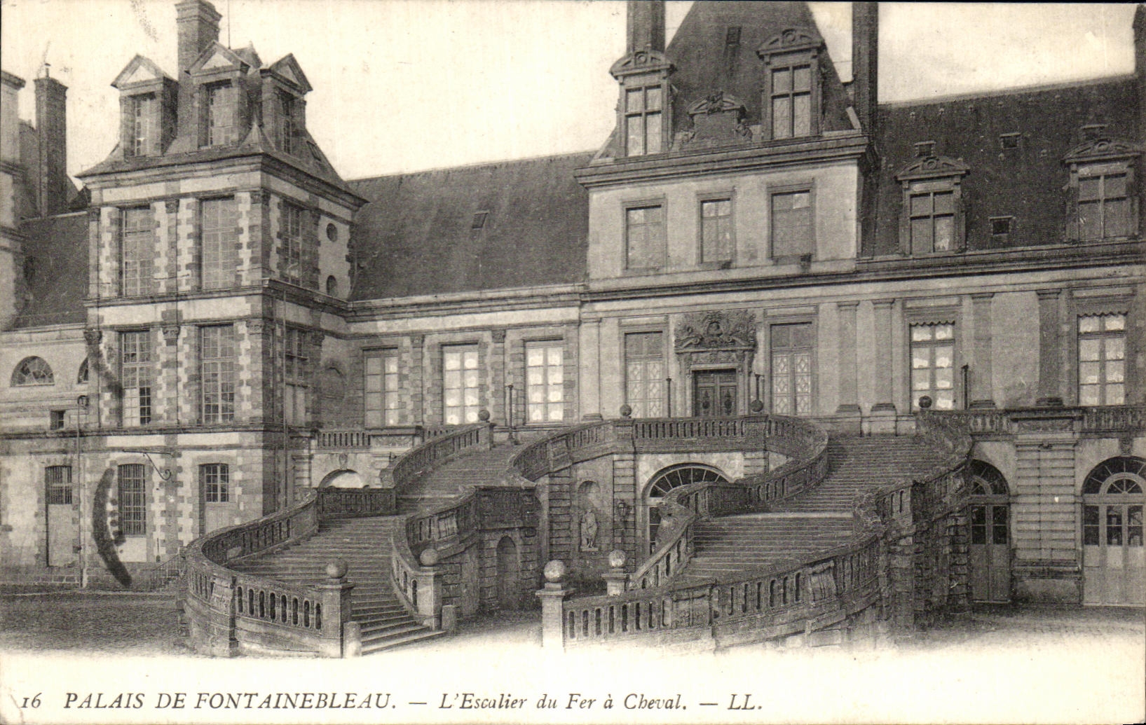 CPA Palais of Fontainebleau the Staircase of Iron has cheral