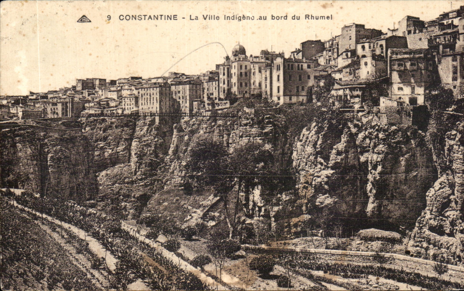 CPA Constantine La Ville indigenueau bord du Rhumel Algerie 