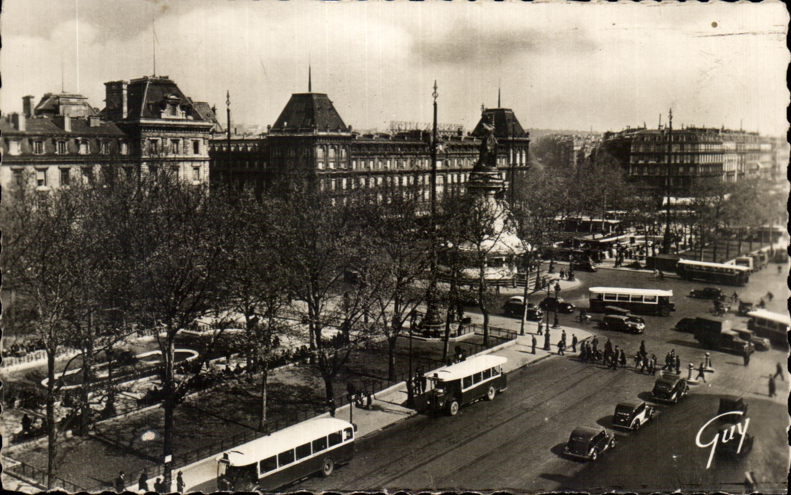CPA Paris Et Ses Merveilles Place de la Republique