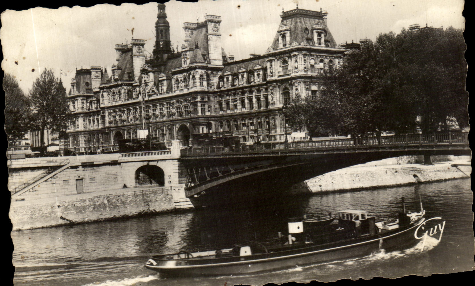 CPA Paris Et ses Merveilles L'hotel de Ville et le pont d'Arcole Bateau