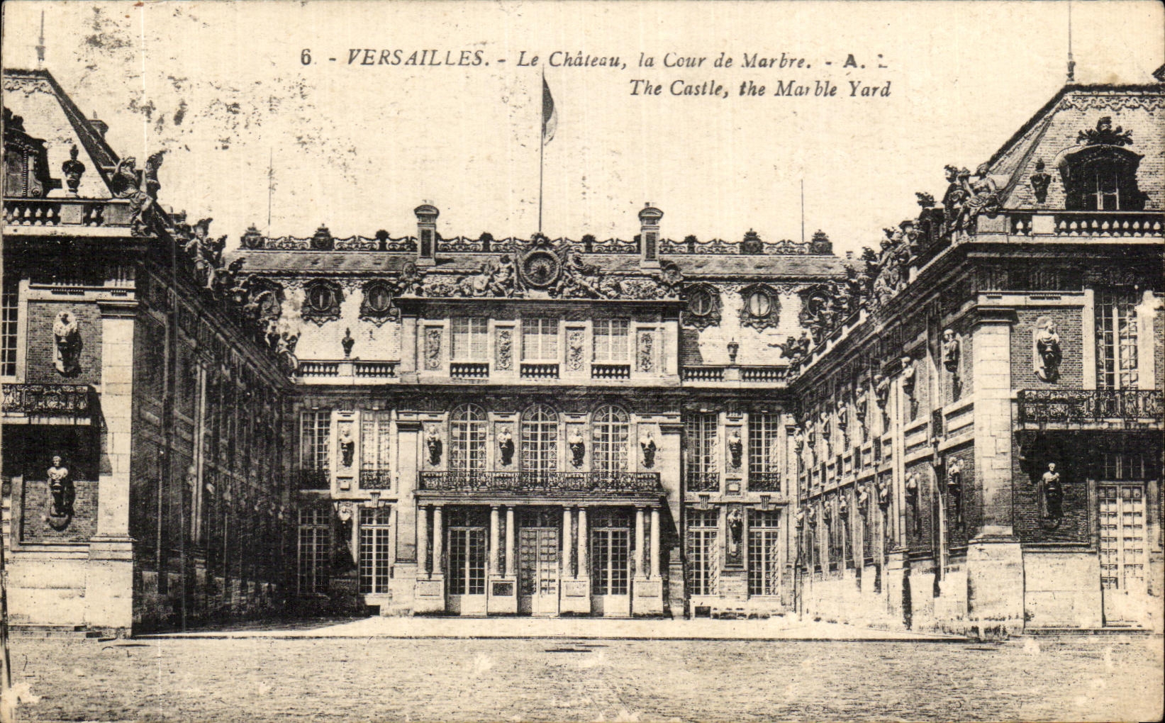 CPA Versailles the Castle Marble Court The castle the Marble Yard