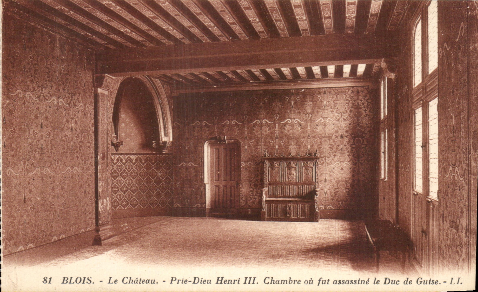 CPA Blois Le Chateau Prie Dieu Henri III Chambre ou fut asssassine le Duc de Guise