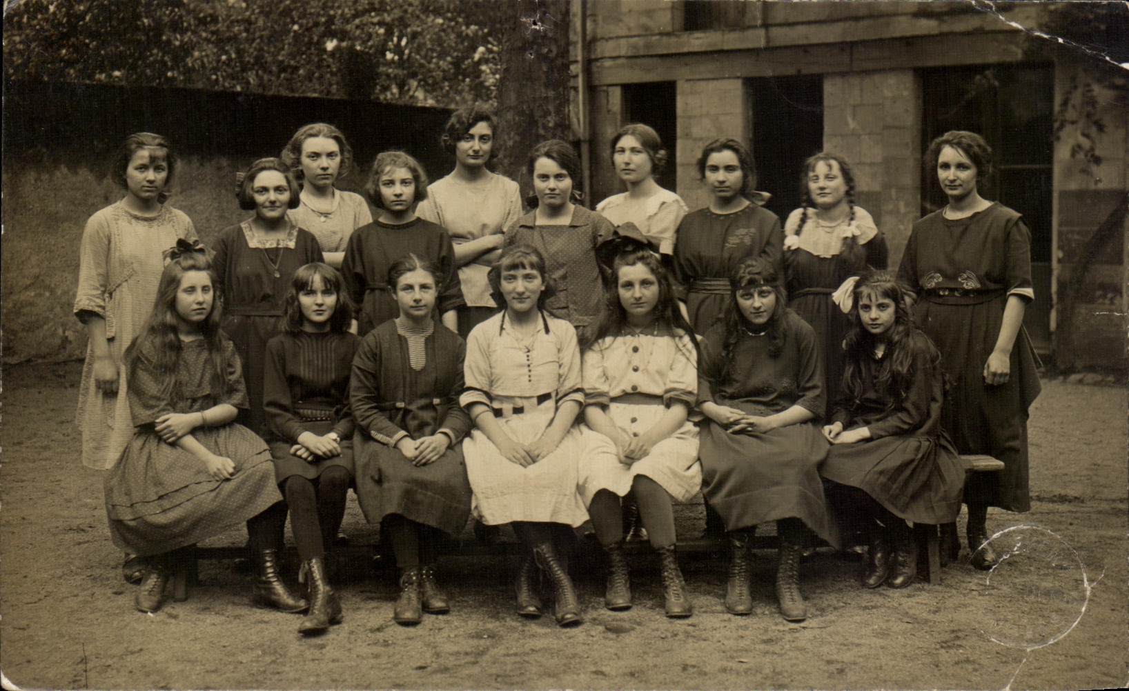 CARTE PHOTO Internat d'Angers 1919 1920 Filles 